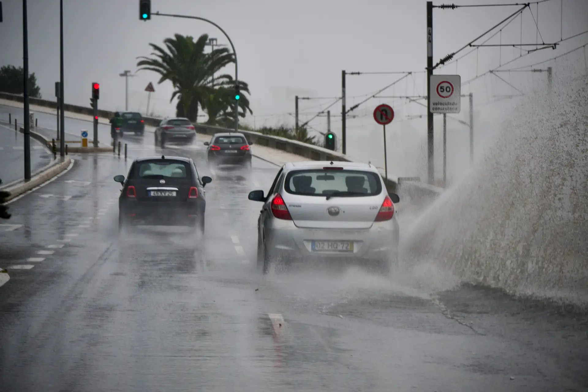 Depressão Nelson traz chuva, trovoada e neve na Páscoa