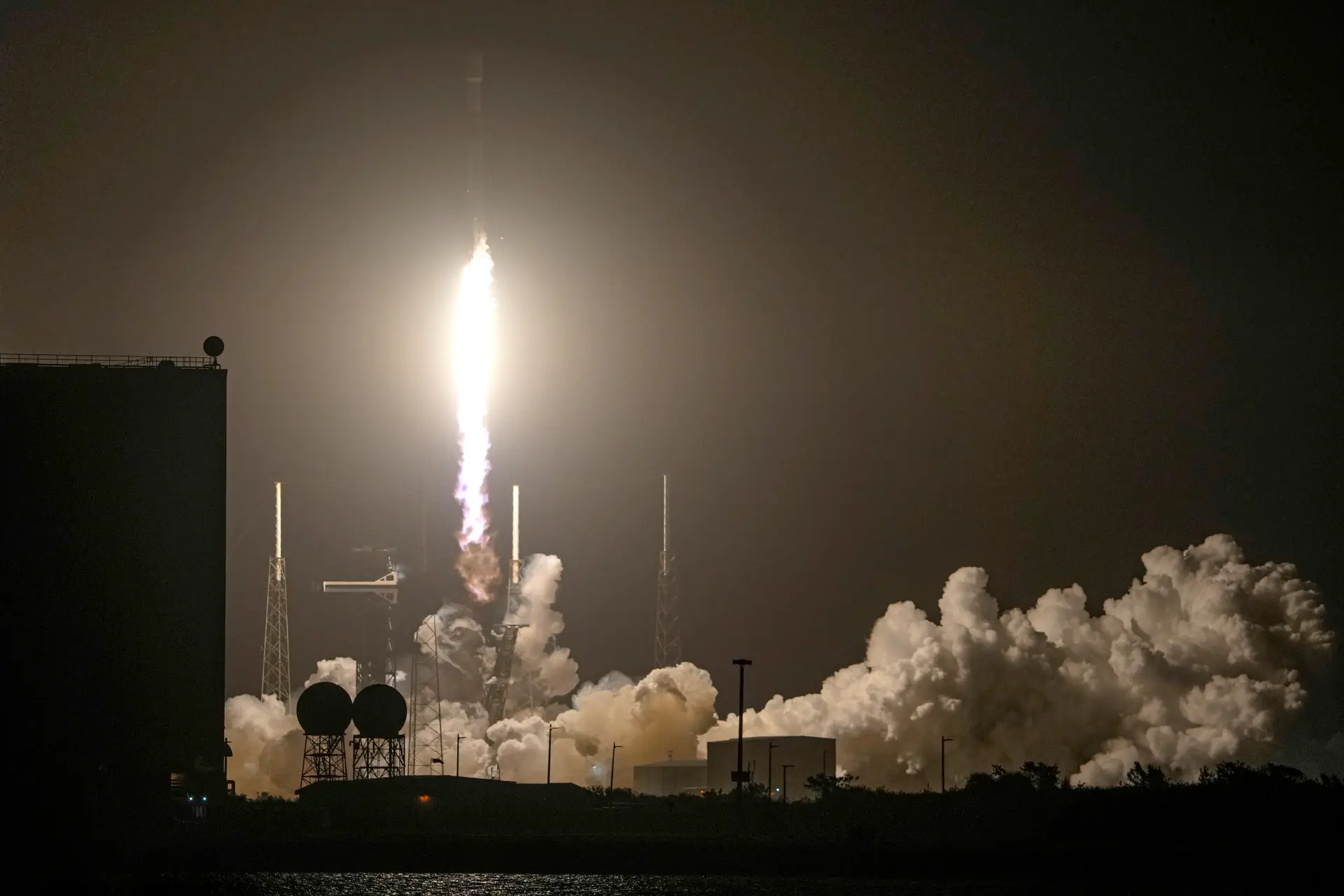 Missão da NASA para estudar os oceanos descola com sucesso