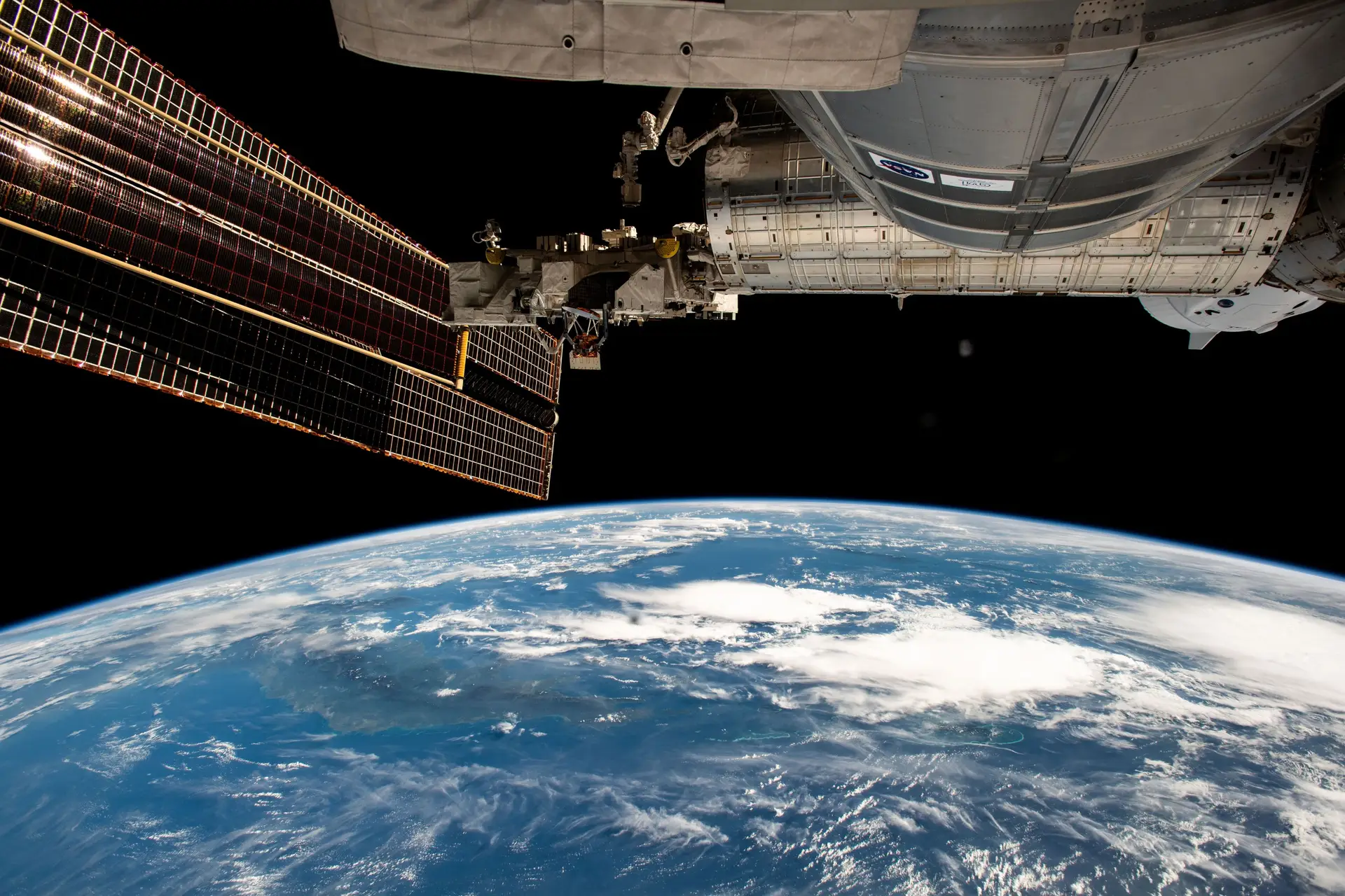 Ver a Terra à distância: astronauta partilha fotos da Estação Espacial Internacional