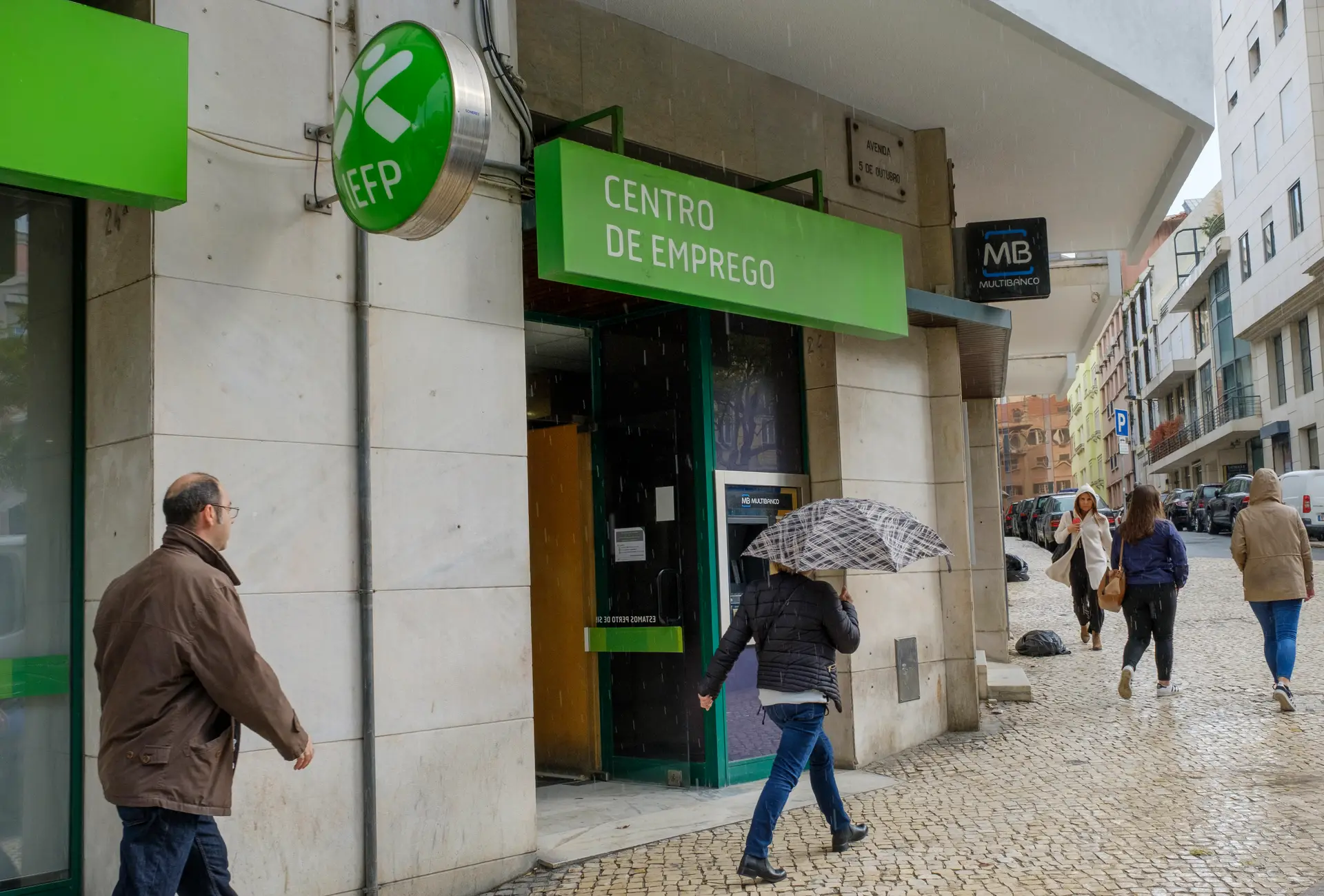 Taxa de desemprego aumenta para 6,1% face ao trimestre anterior