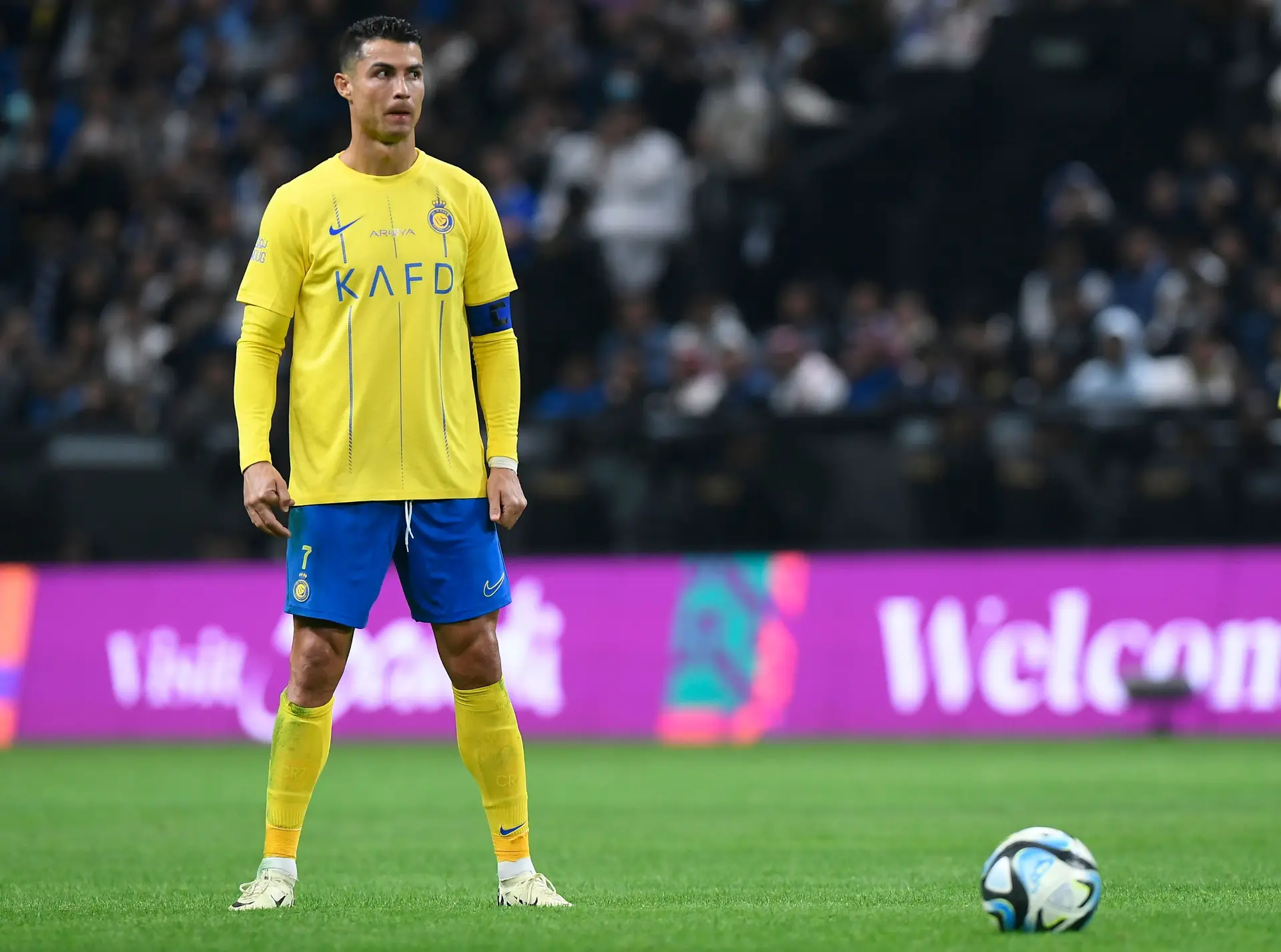 Cristiano Ronaldo - 255 milhões de euros.