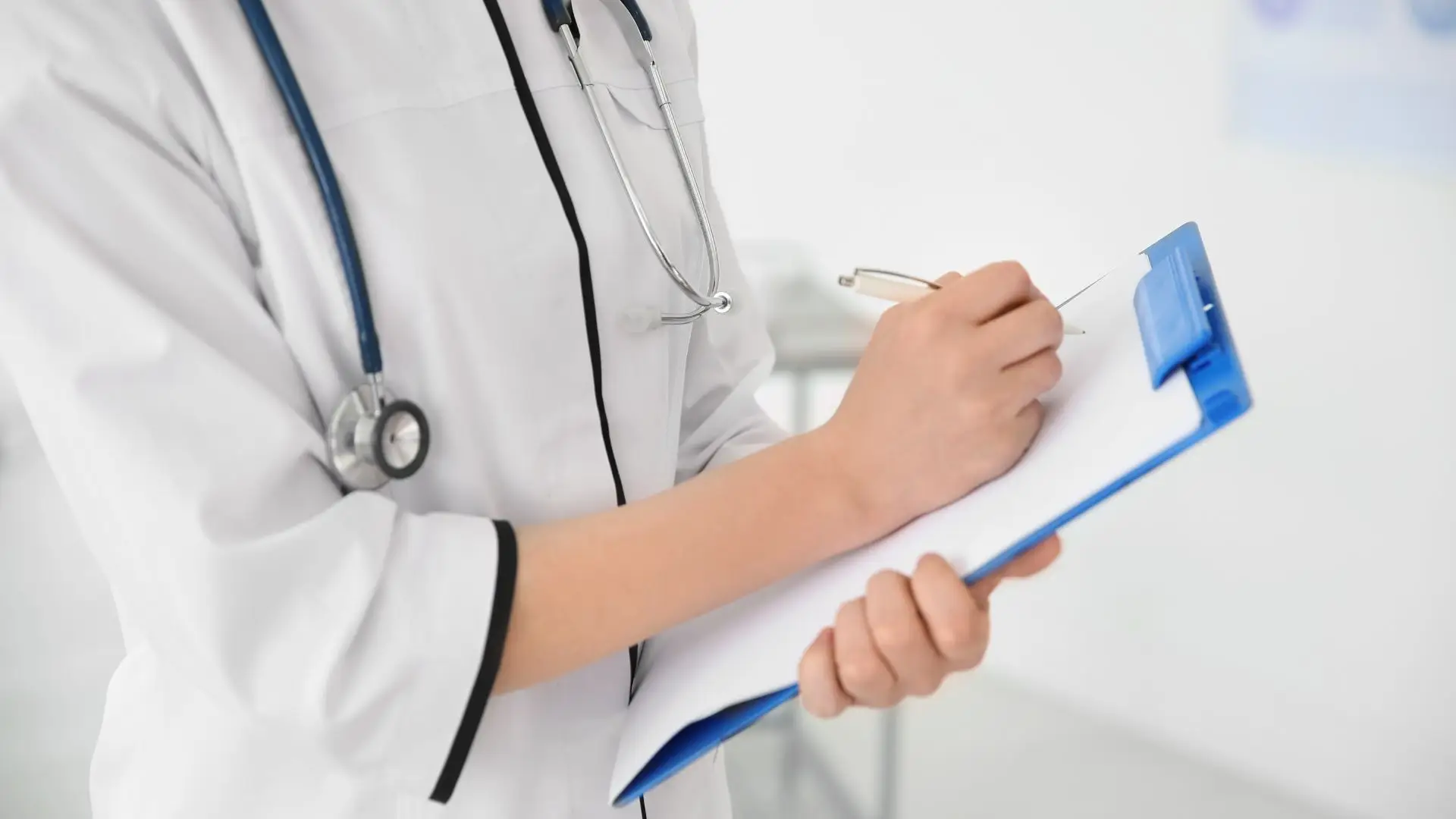 Ministério da Saúde abre 322 vagas para fixar médicos em zonas carenciadas