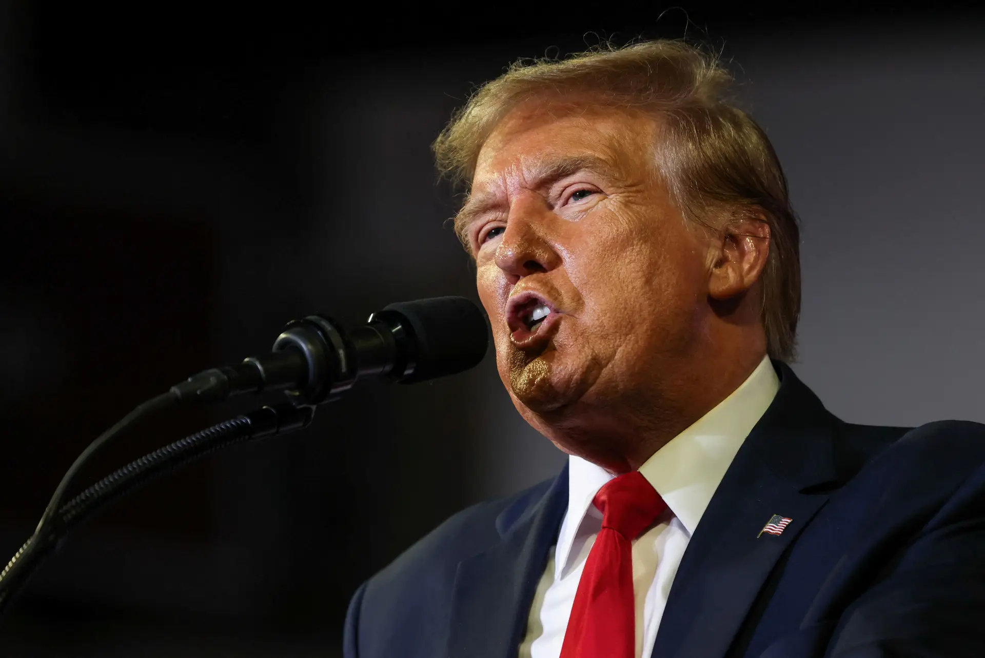 Trump multado em mais de 350 milhões de dólares por fraude