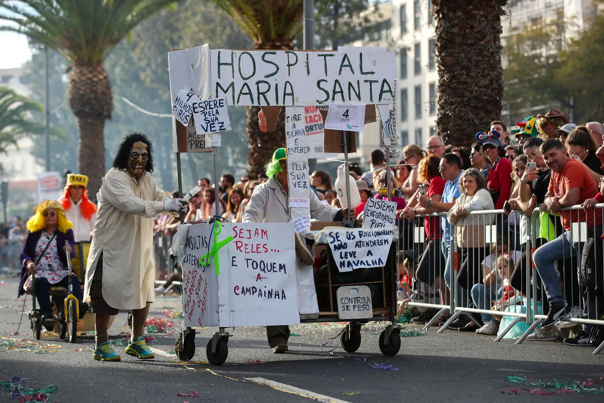 Cortejo Trapalhão percorre avenidas do Funchal com críticas políticas e sociais