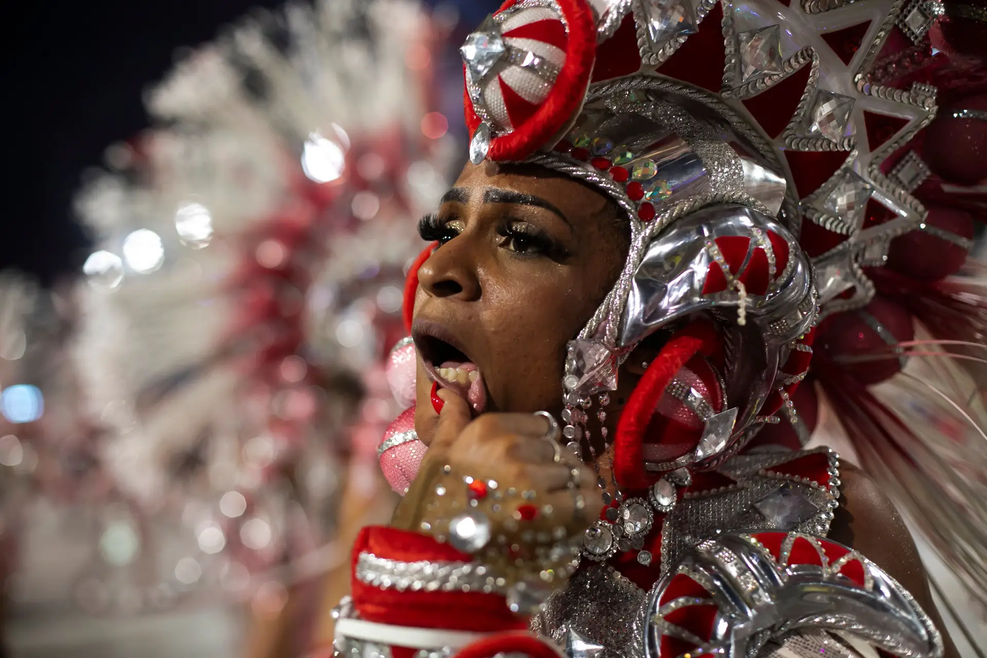 Desfile sobre força da mulher negra leva o título no Carnaval do Rio de Janeiro