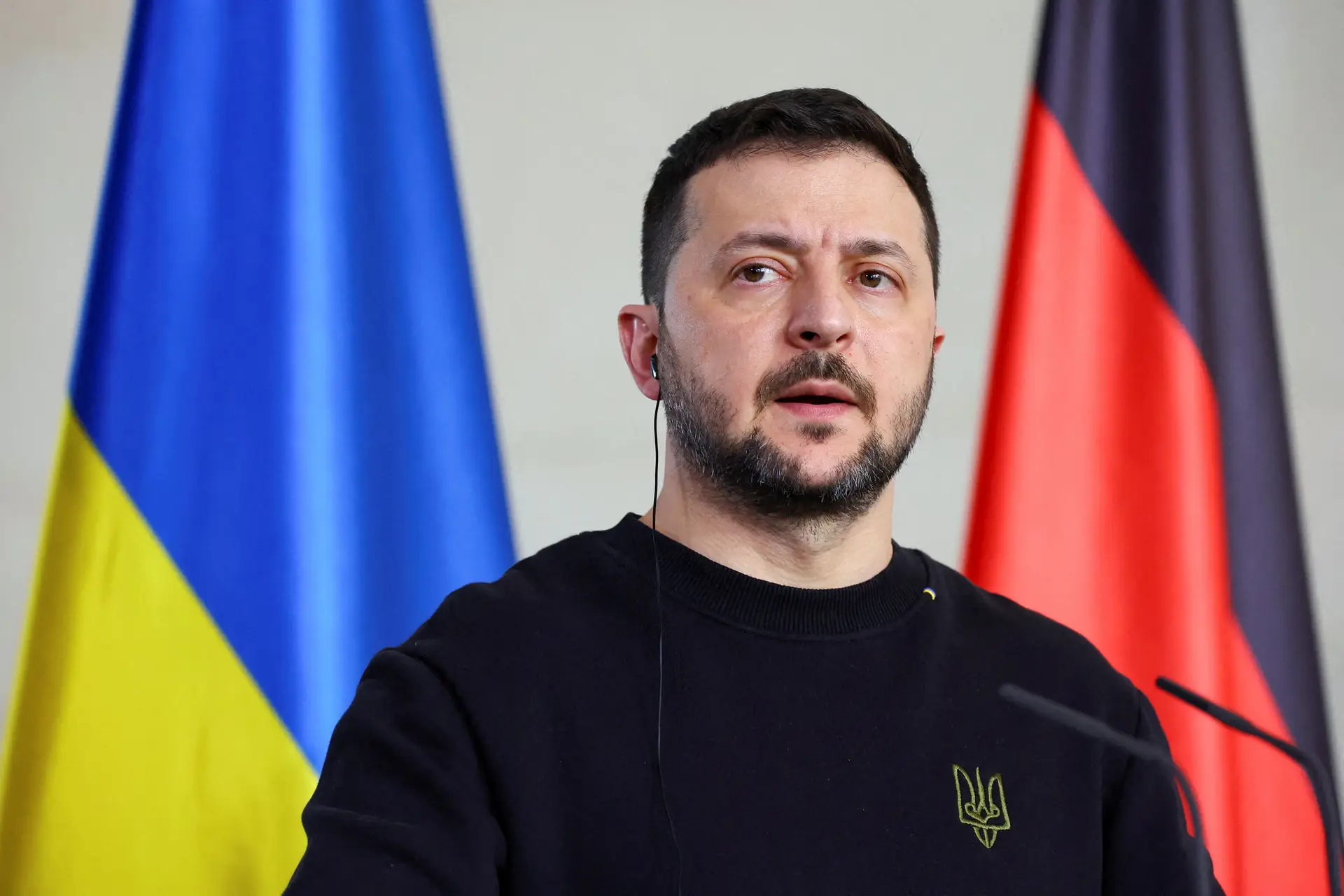 Ucrânia enfrenta situação "extremamente difícil" na frente de batalha, alerta Zelensky