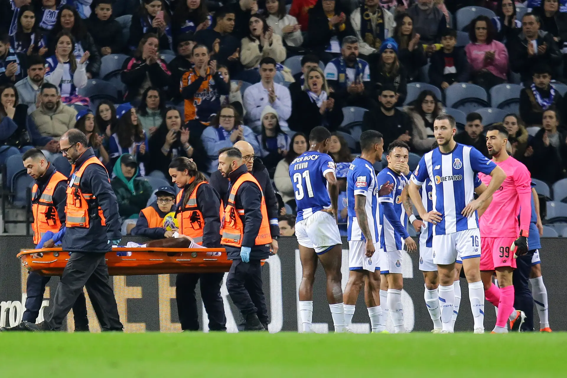 Confirmam-se as más notícias no Dragão: Zaidu é baixa até ao final da época