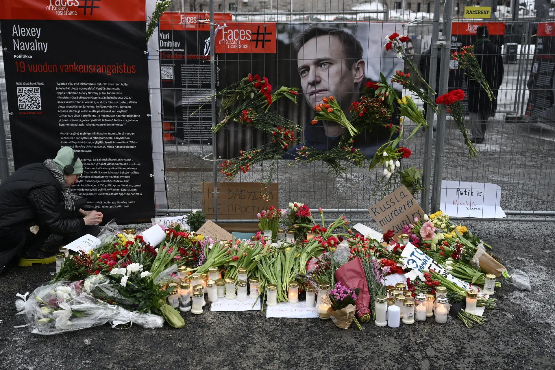 Morte de Navalny: mais de 400 detidos em homenagens em várias cidades na  Rússia - SIC Notícias