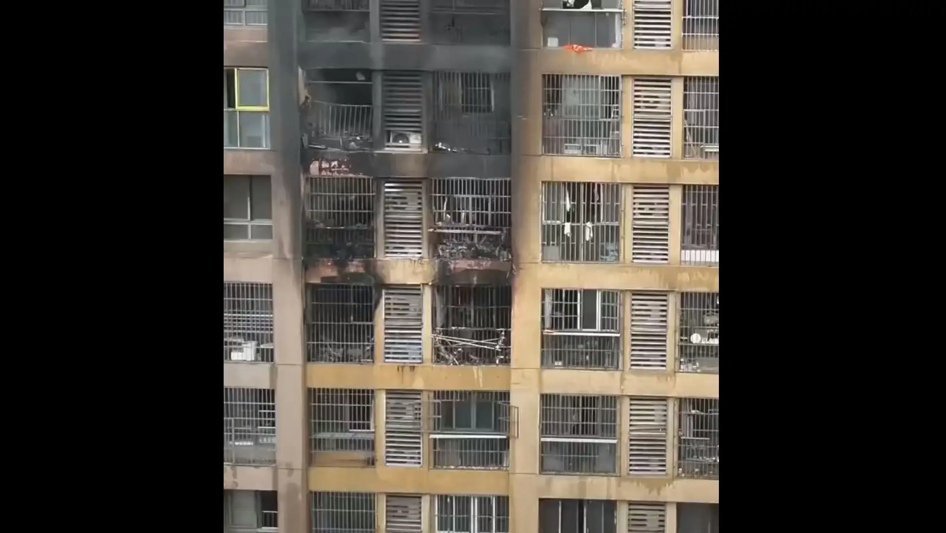 Incêndio em arranha-céus na China faz pelo menos 15 mortos