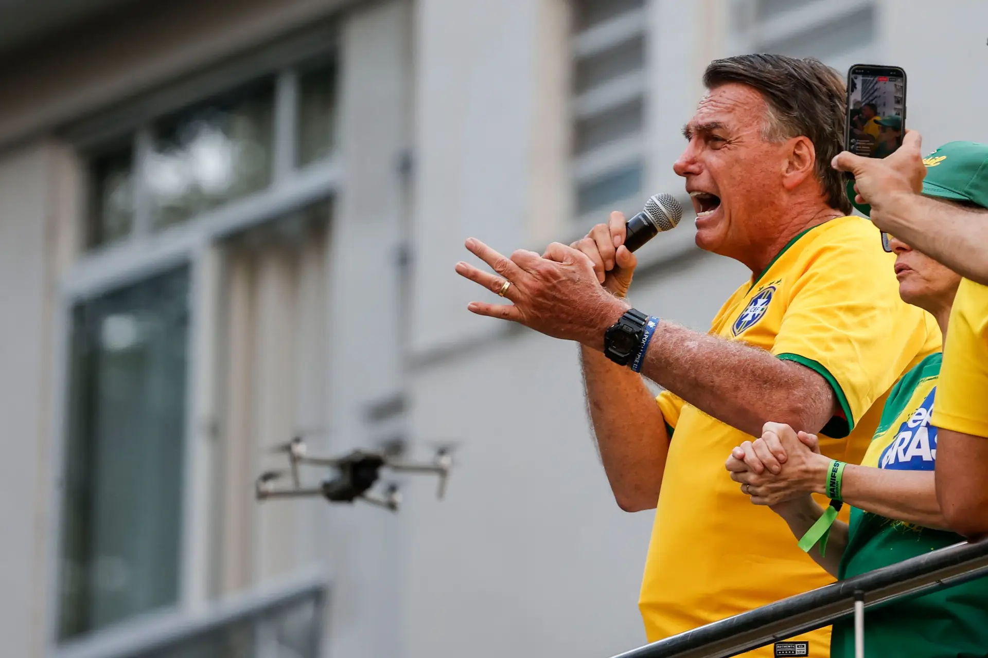 Bolsonaro Diz Ser Alvo De Perseguição Em Protesto Que Juntou Milhares ...