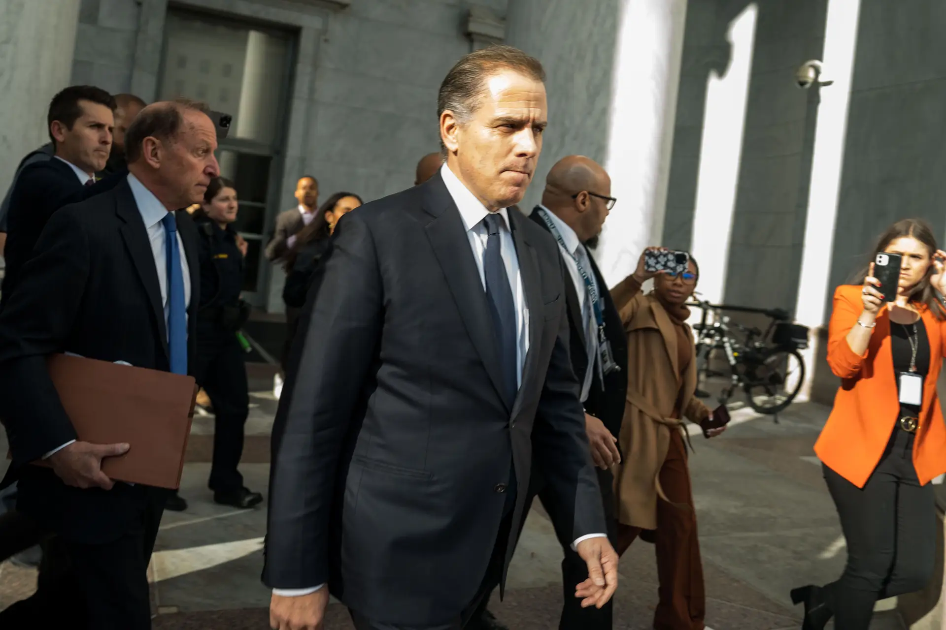 Filho de Biden interrogado em inquérito de destituição contra o pai