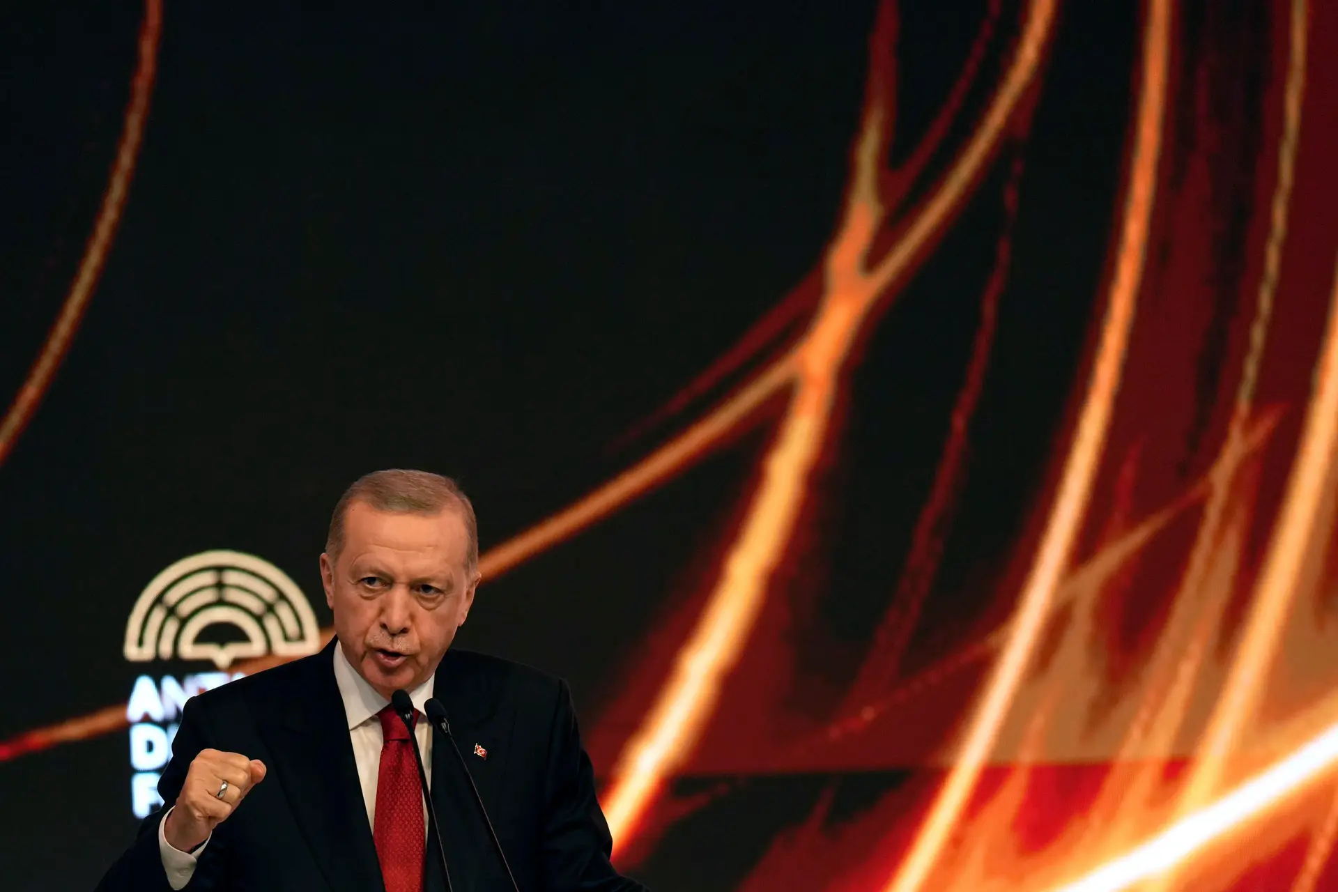 Erdogan acusa israelitas de "tentativa de genocídio" em Gaza