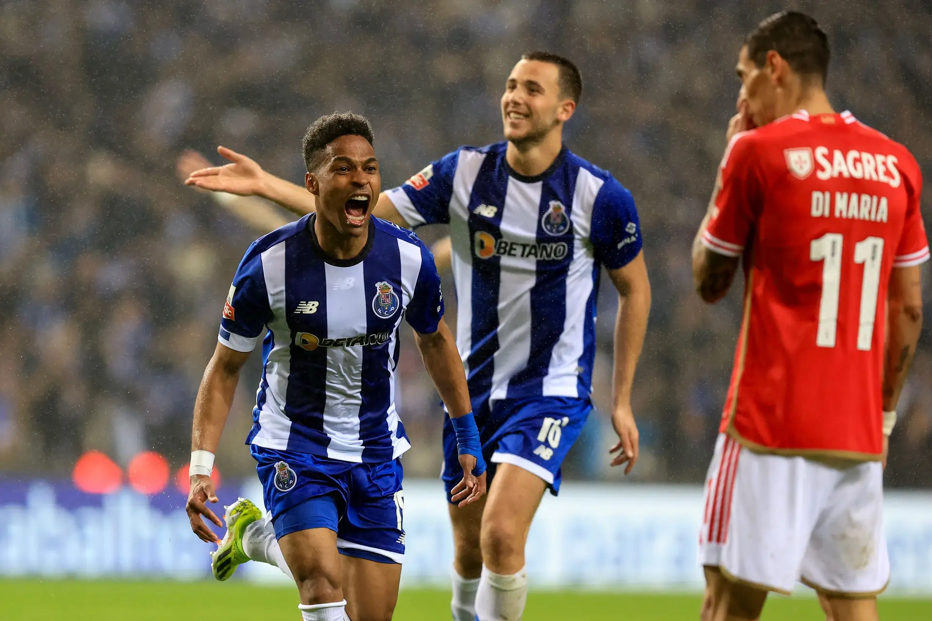 Primeira Liga FC Porto goleia Benfica no Dragão SIC Notícias