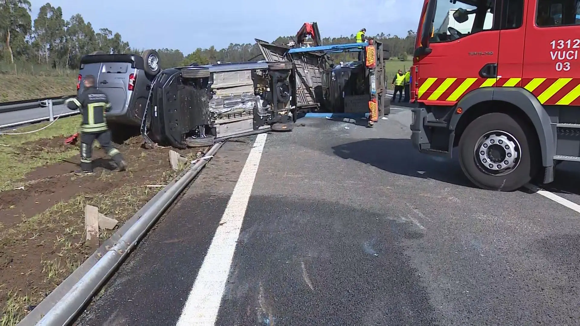 A28 reaberta ao trânsito posteriormente acidente com caminhão que transportava carros