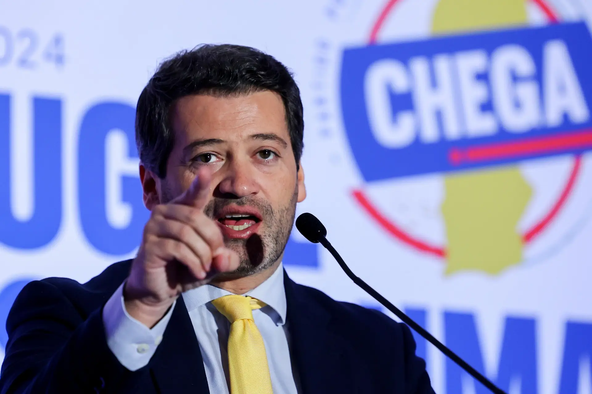 Ventura desvaloriza acusações de Montenegro, mas garante ser "extremista contra tachos"