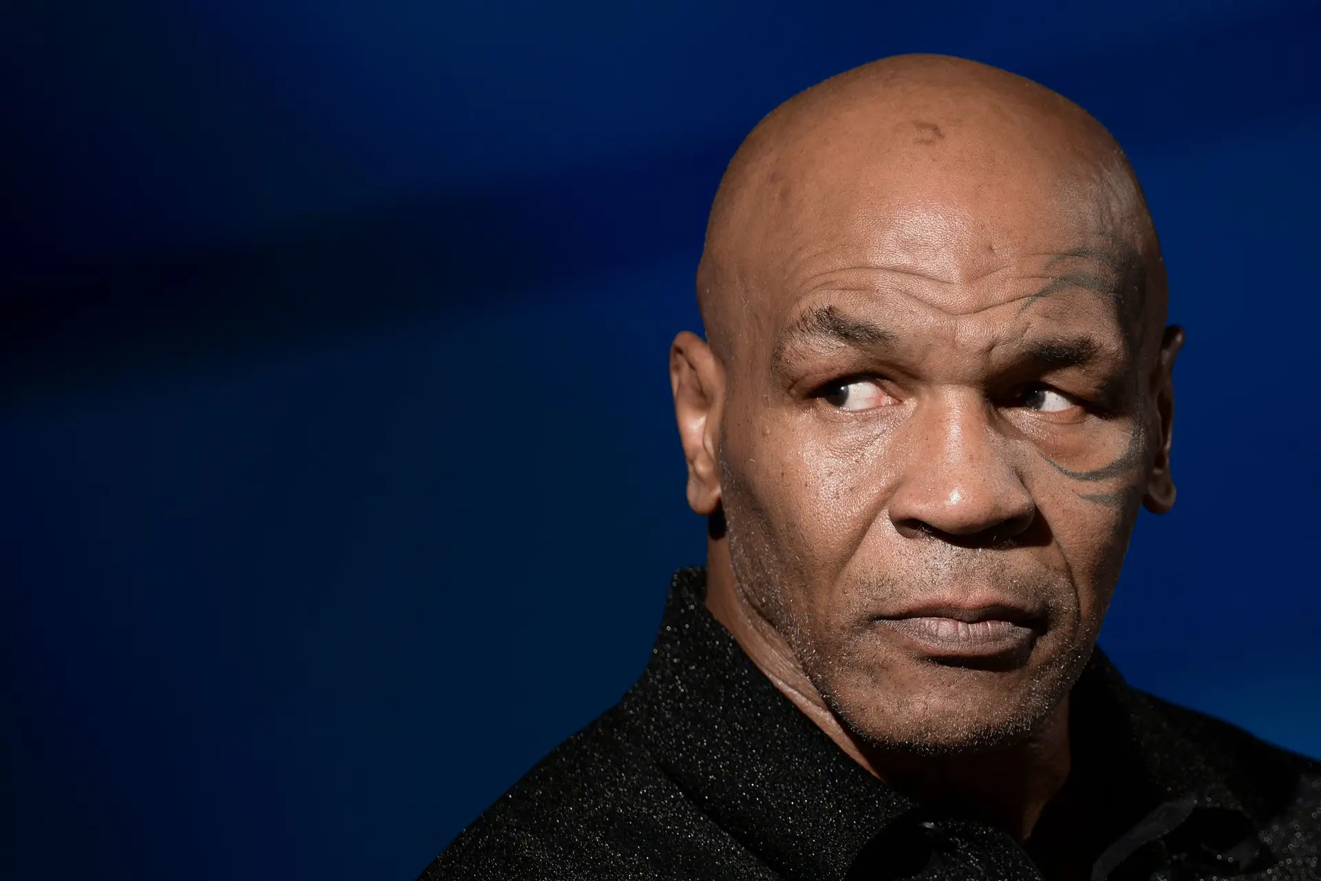 Mike Tyson regressa ao ringue para enfrentar o youtuber