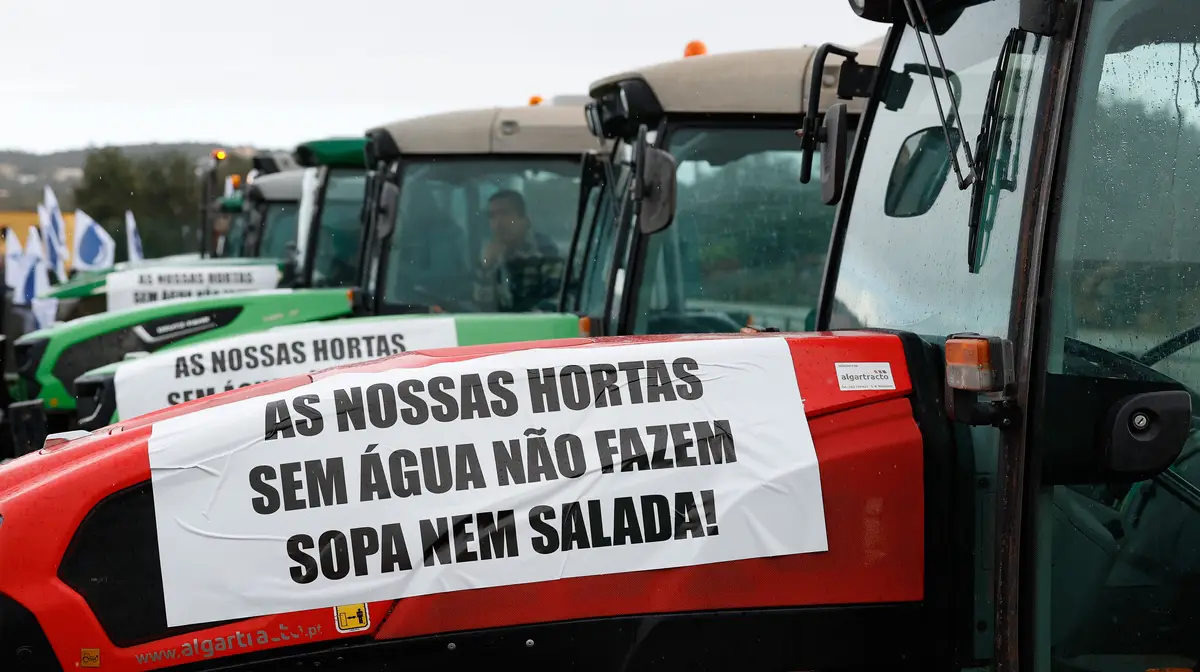 Manifestação em marcha lenta de agricultores algarvios organizada pela Comissão para a Sustentabilidade Hidroagrícola do Algarve (CSHA)