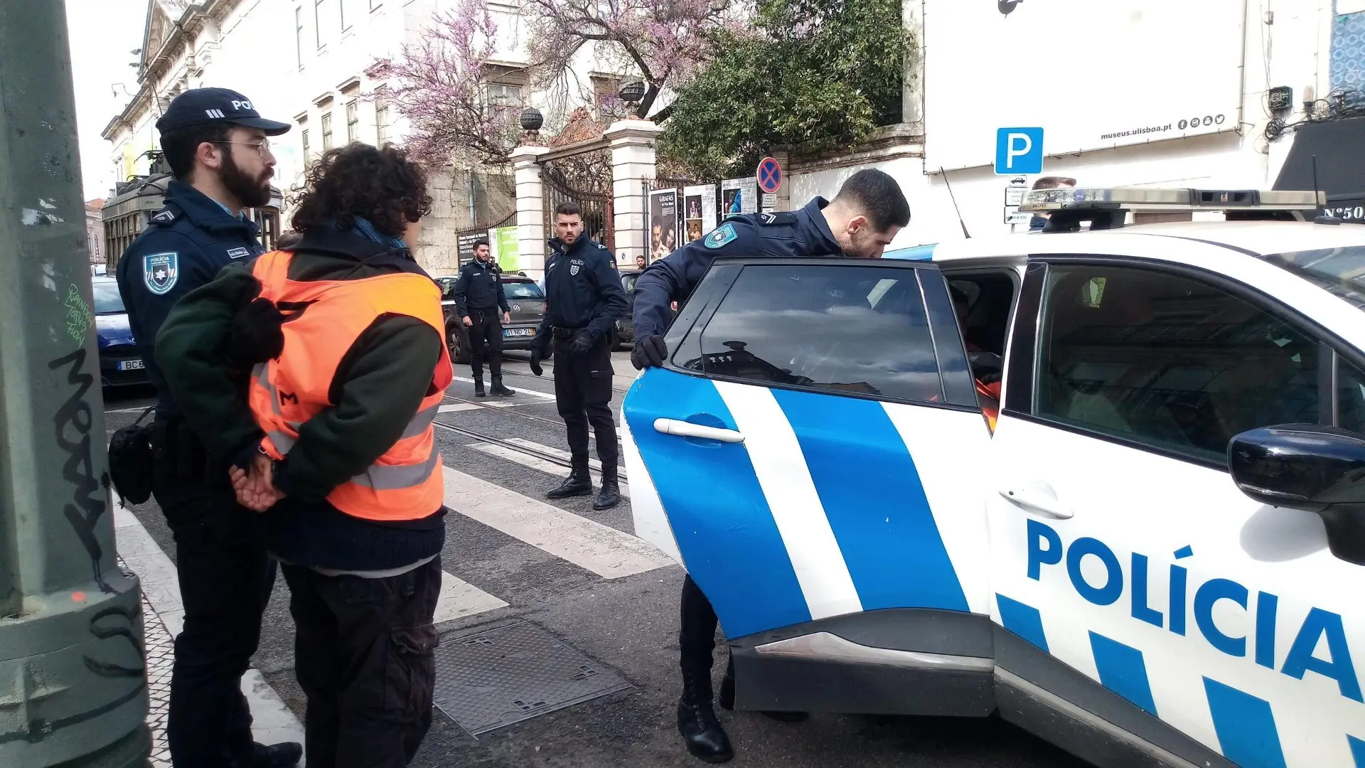 Três ativistas do Climáximo detidos após bloquearem trânsito em Lisboa