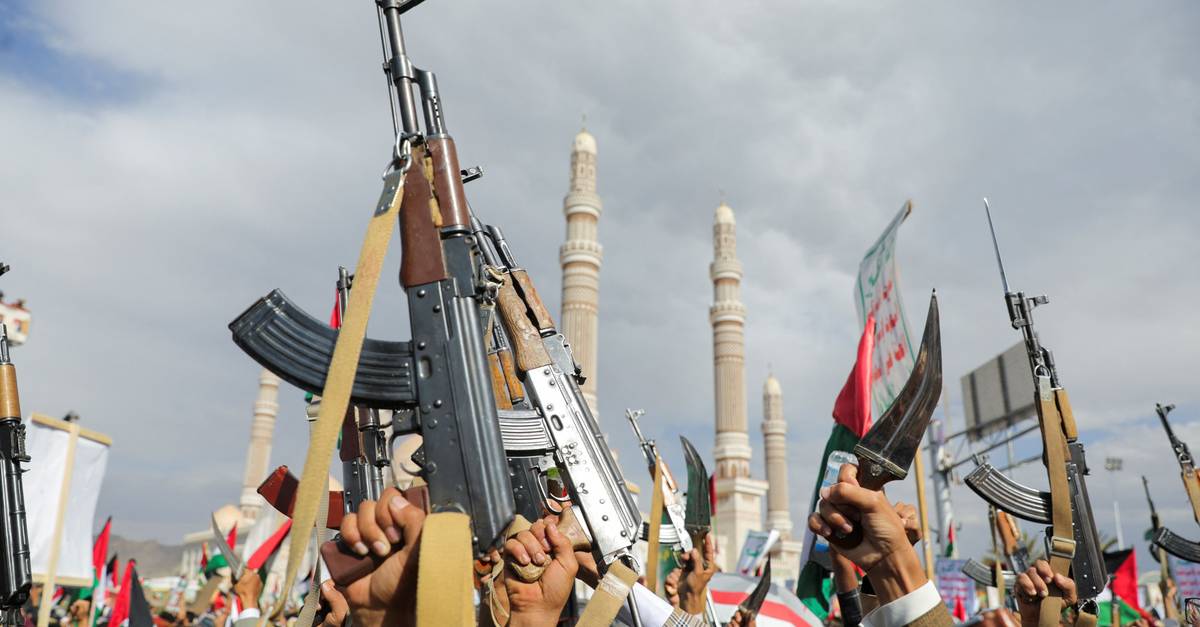 Novo foco de tensão no Médio Oriente: Houthis ameaçam bloquear Estreito de Bab Al-Mandeb