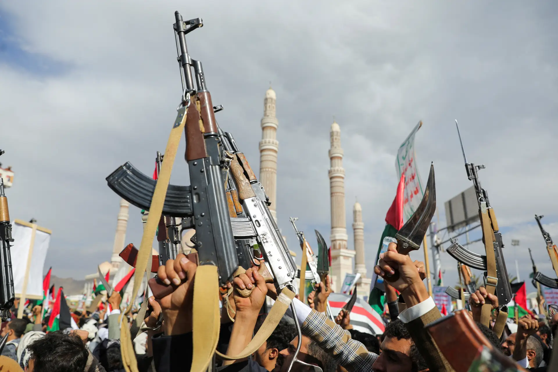 Rebeldes do Iémen reivindicam maior ataque desde o início da guerra em Gaza
