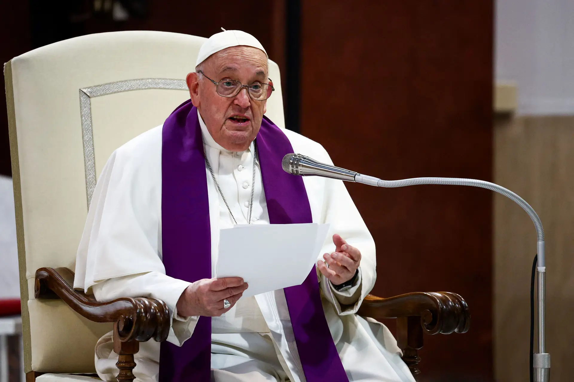 Autobiografia do Papa aponta renúncia como "hipótese distante"