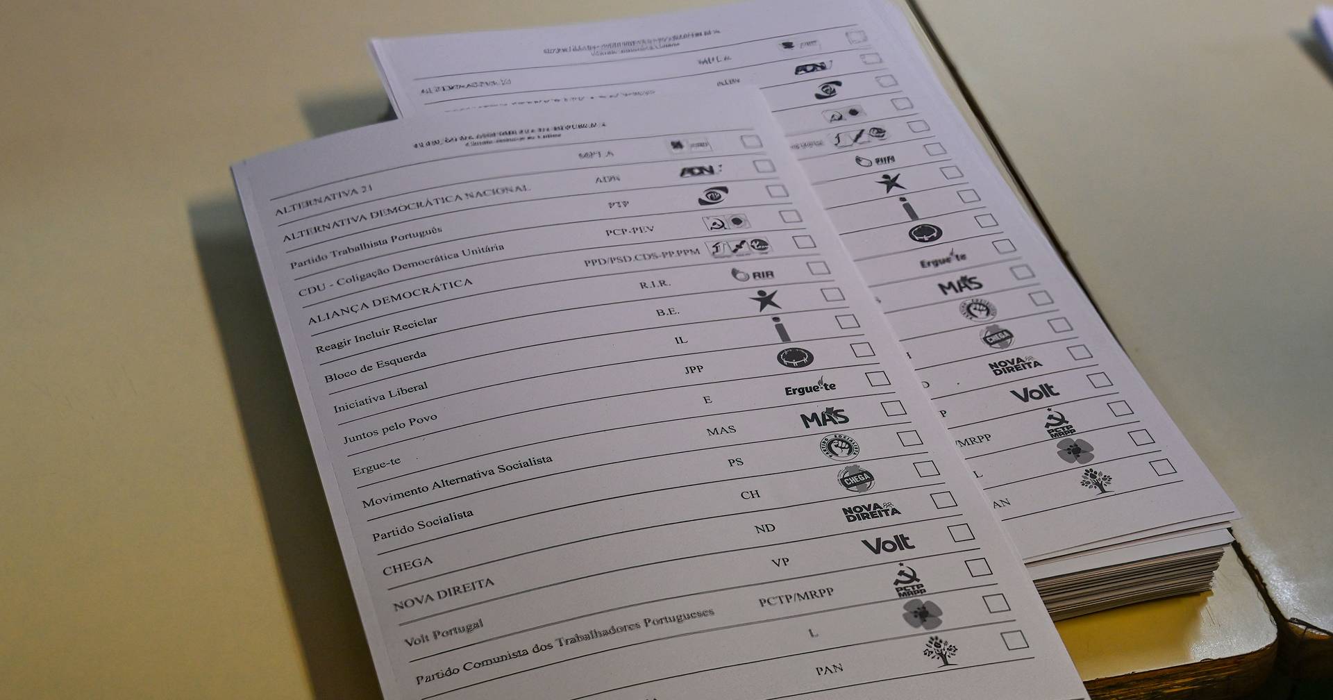 Agência de rating DBRS avisa Portugal para risco de novas eleições ...