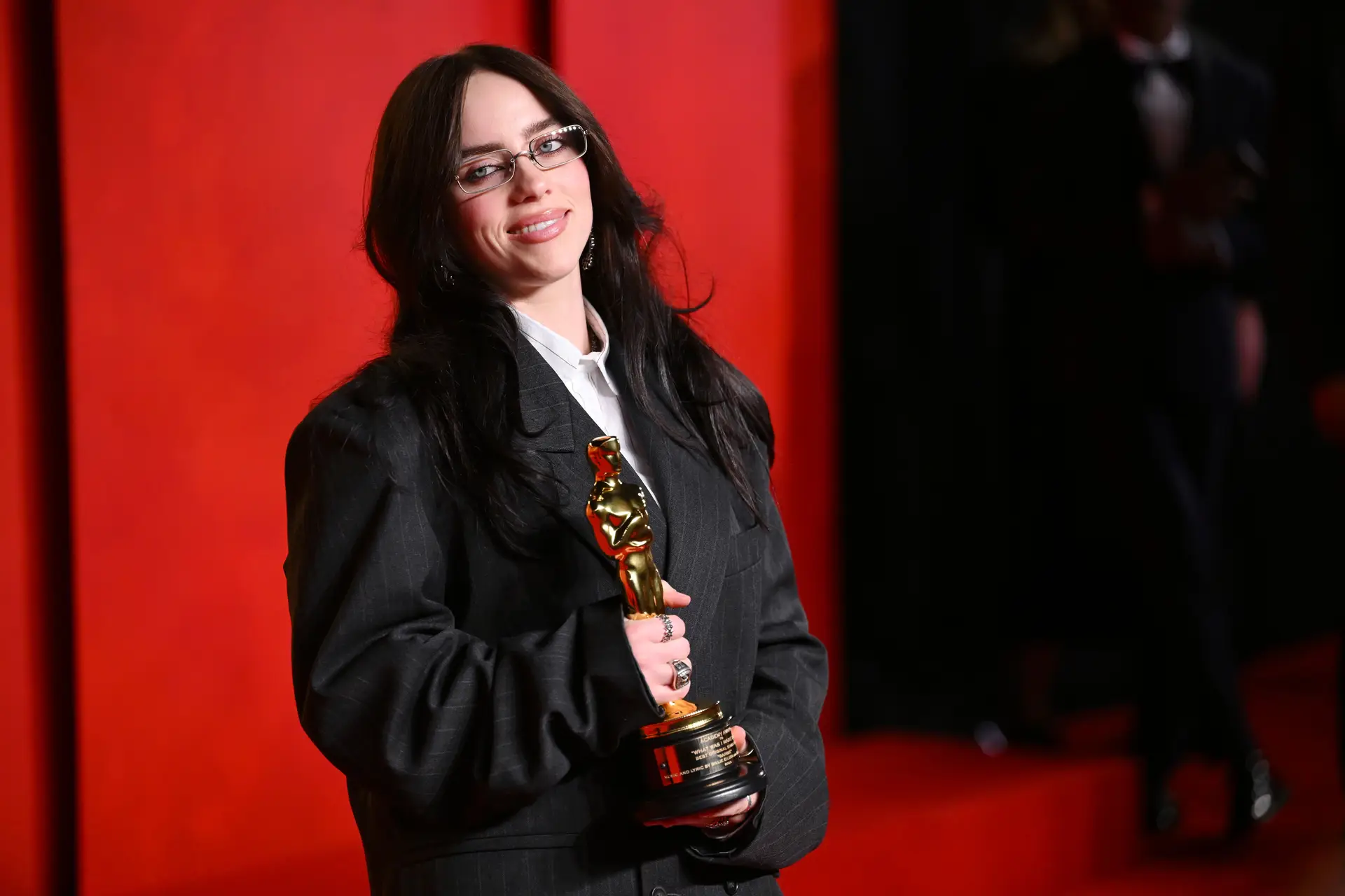 "Vocês vão a tempo": Billie Eilish é a pessoa mais nova de sempre a vencer dois Óscares