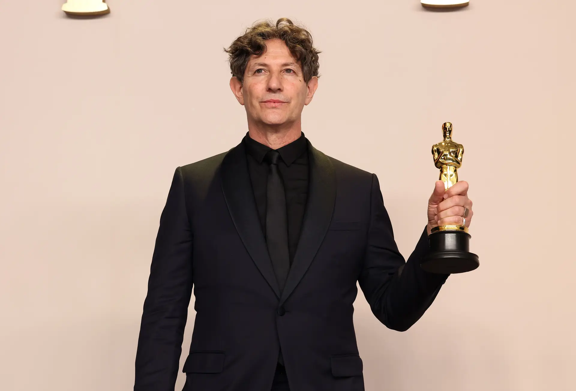 Jonathan Glazer lembra vítimas em Gaza ao receber Óscar de Melhor Filme Internacional