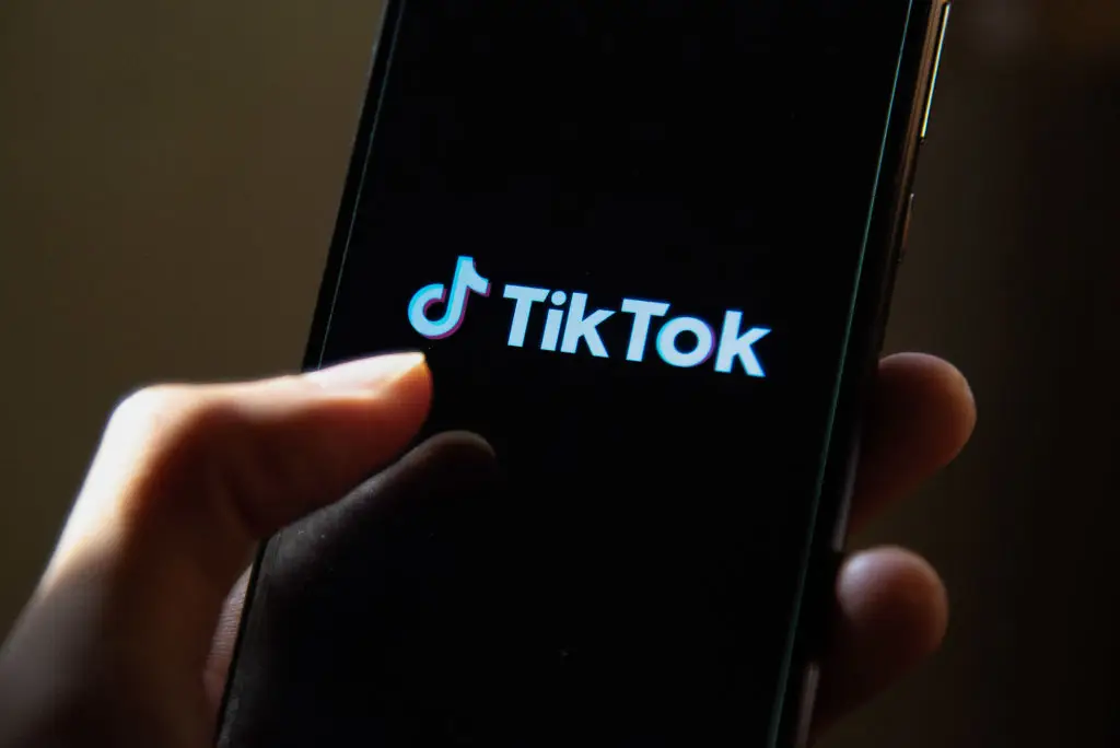 Câmara dos Representantes adota texto que ameaça banir TikTok nos EUA