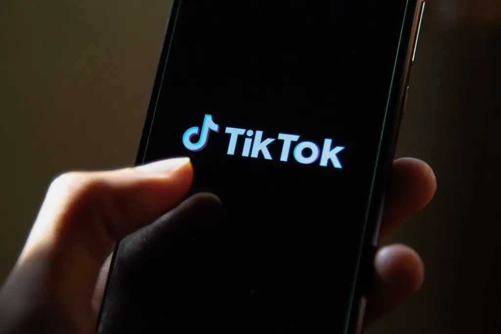 Telemóveis carregados com TikTok estão a ser colocados à venda nos Estados Unidos
