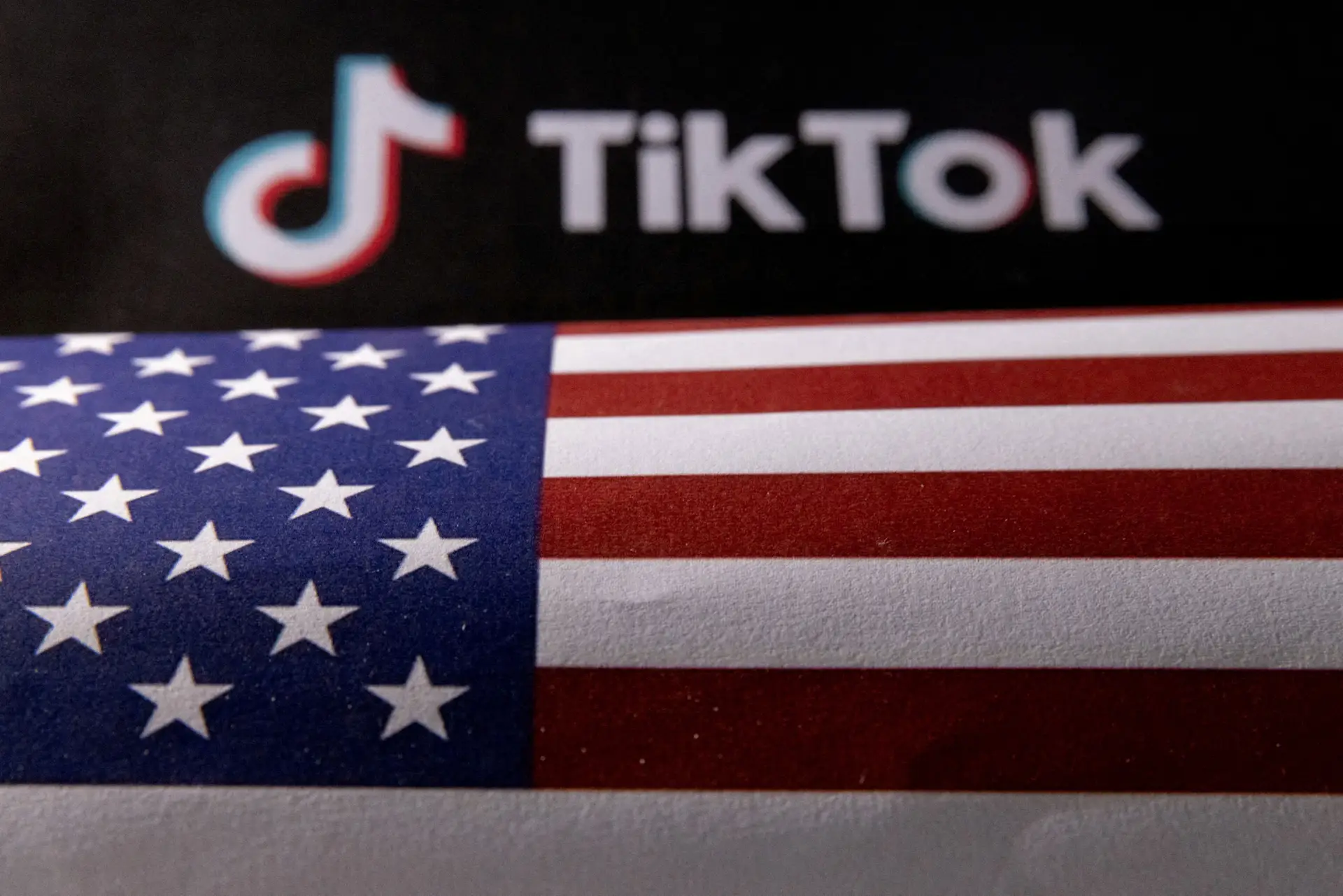 TikTok volta a estar disponível para download nos EUA
