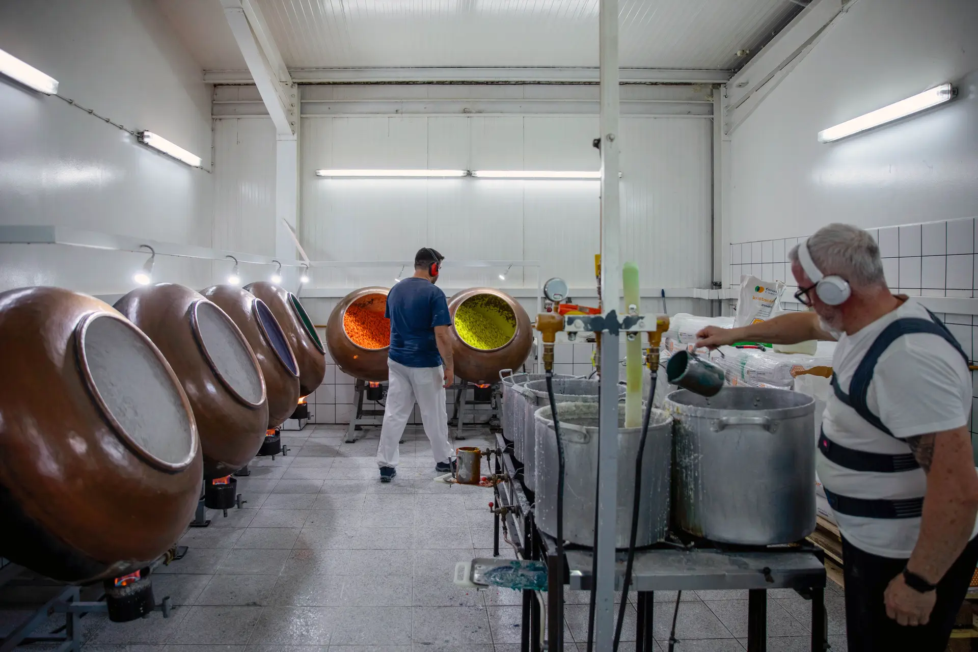 Trabalhadores são mais qualificados do que empregadores, mas um quarto recebe salário mínimo