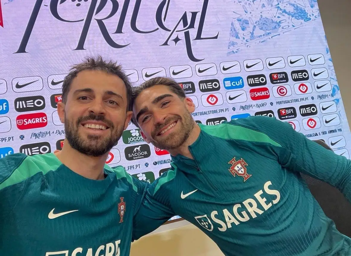 “É parecido com o Grealish”: Bernardo Silva tira selfie com Jota Silva para “enganar” Guardiola