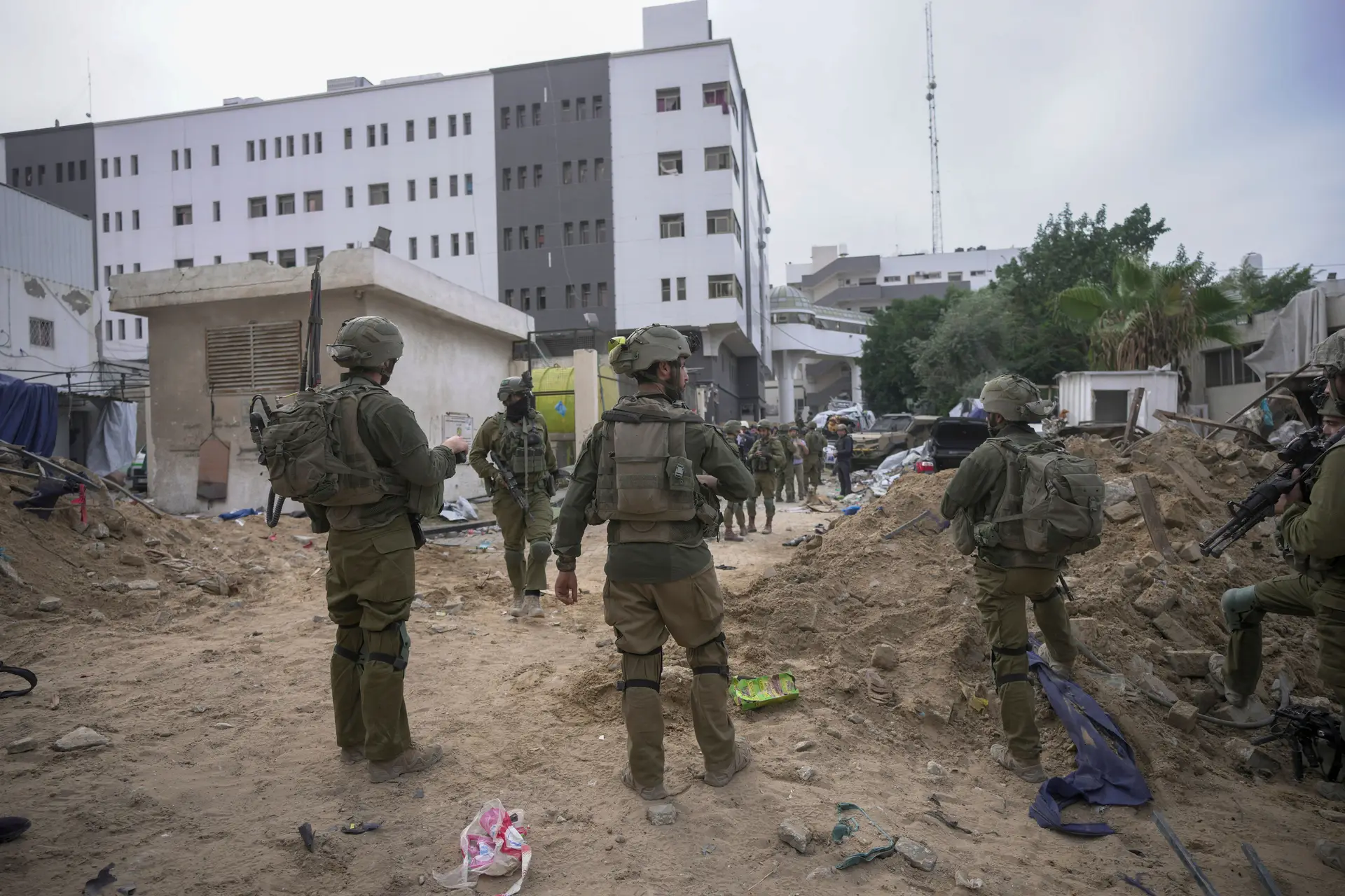 Exército israelita acusado de matar "deliberadamente" 13 doentes de hospital em Gaza