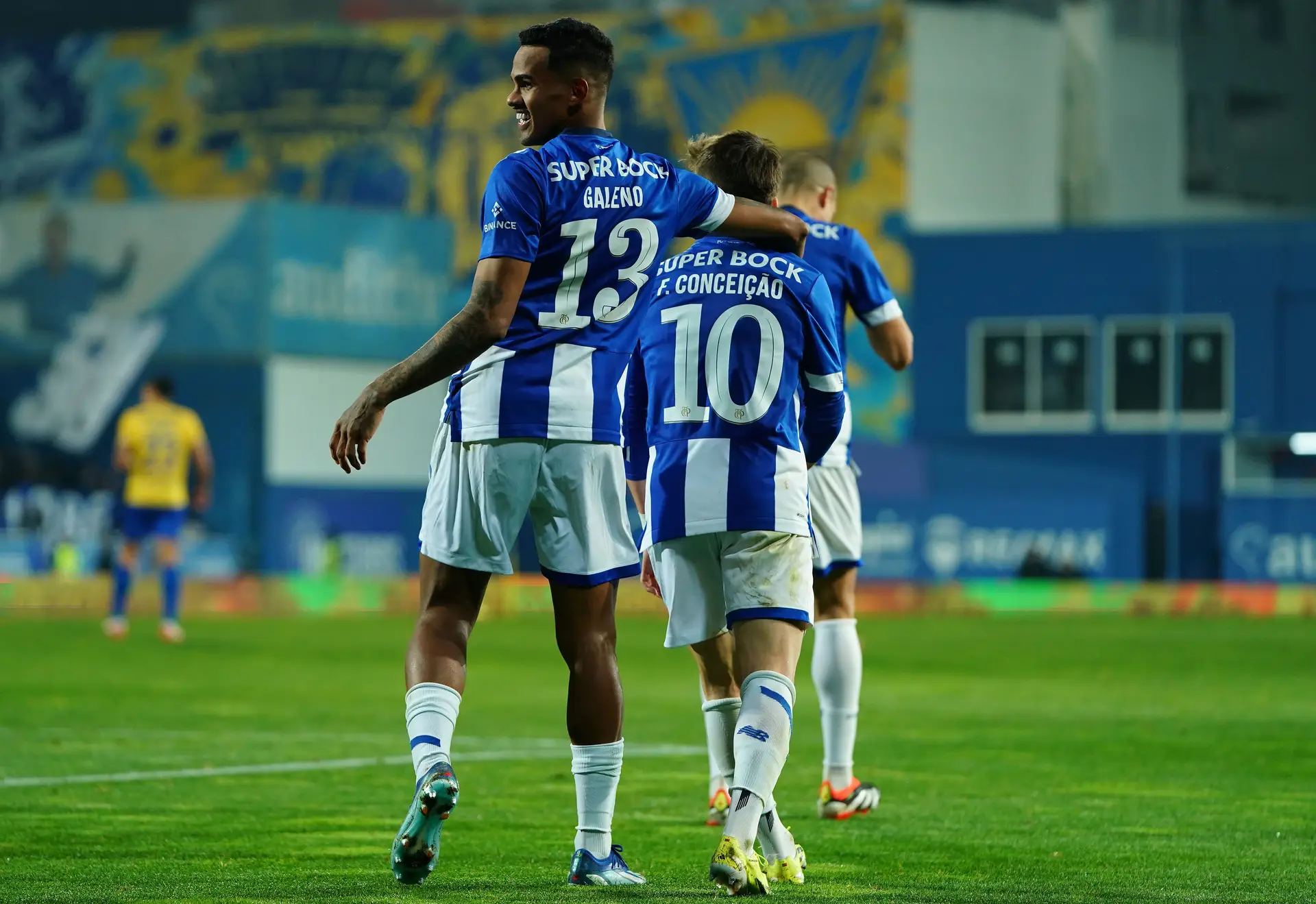 FC Porto obrigado a vencer no reduto do Estoril Praia