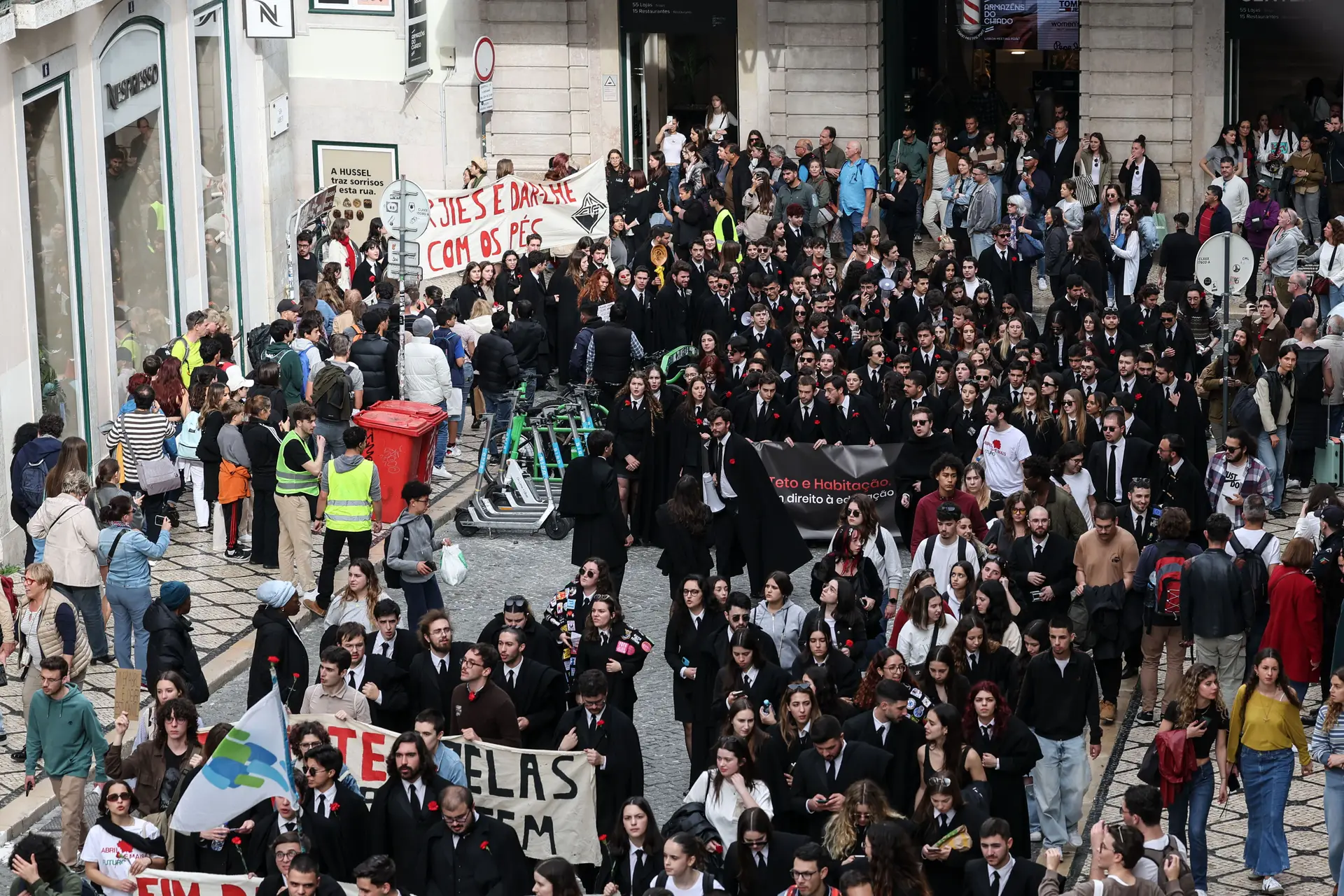 Estudantes protestam durante a manifestação nacional em Lisboa