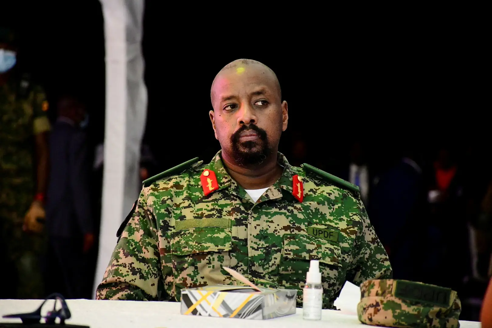 Presidente do Uganda nomeia filho para chefe das forças armadas