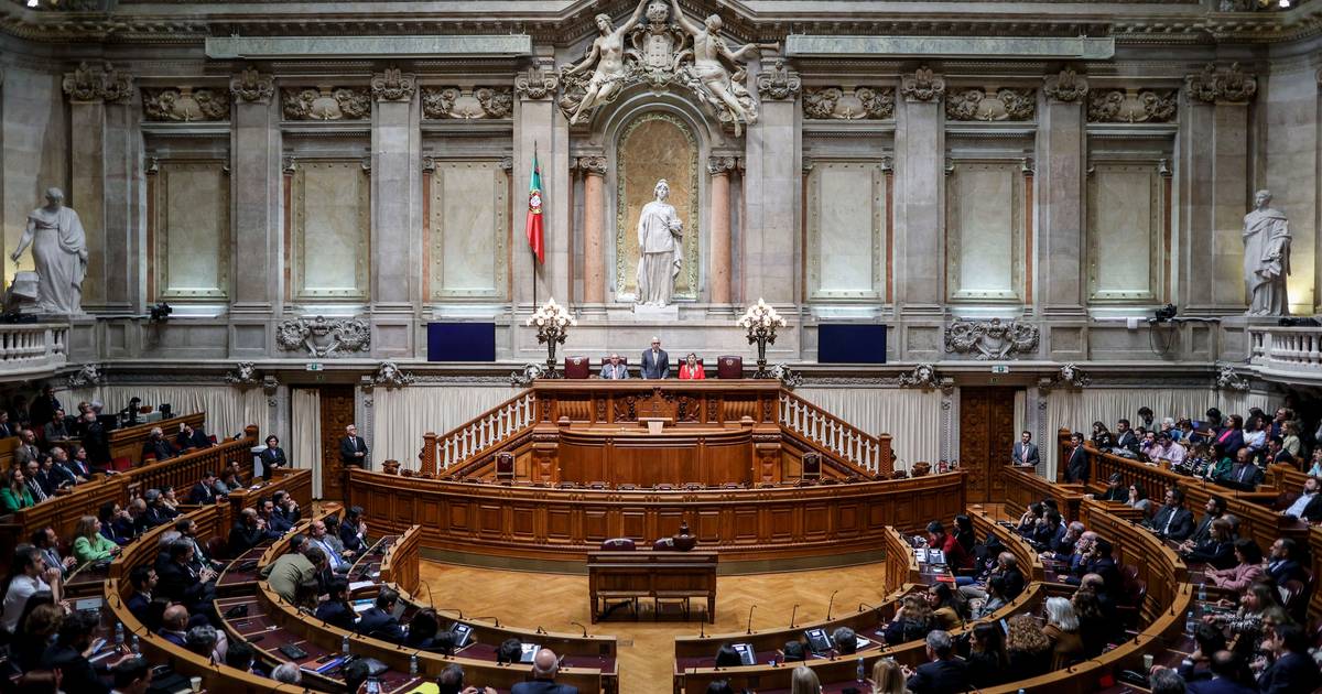 Ideia de criação de novo partido político de direita cresce entre centristas e sociais-democratas