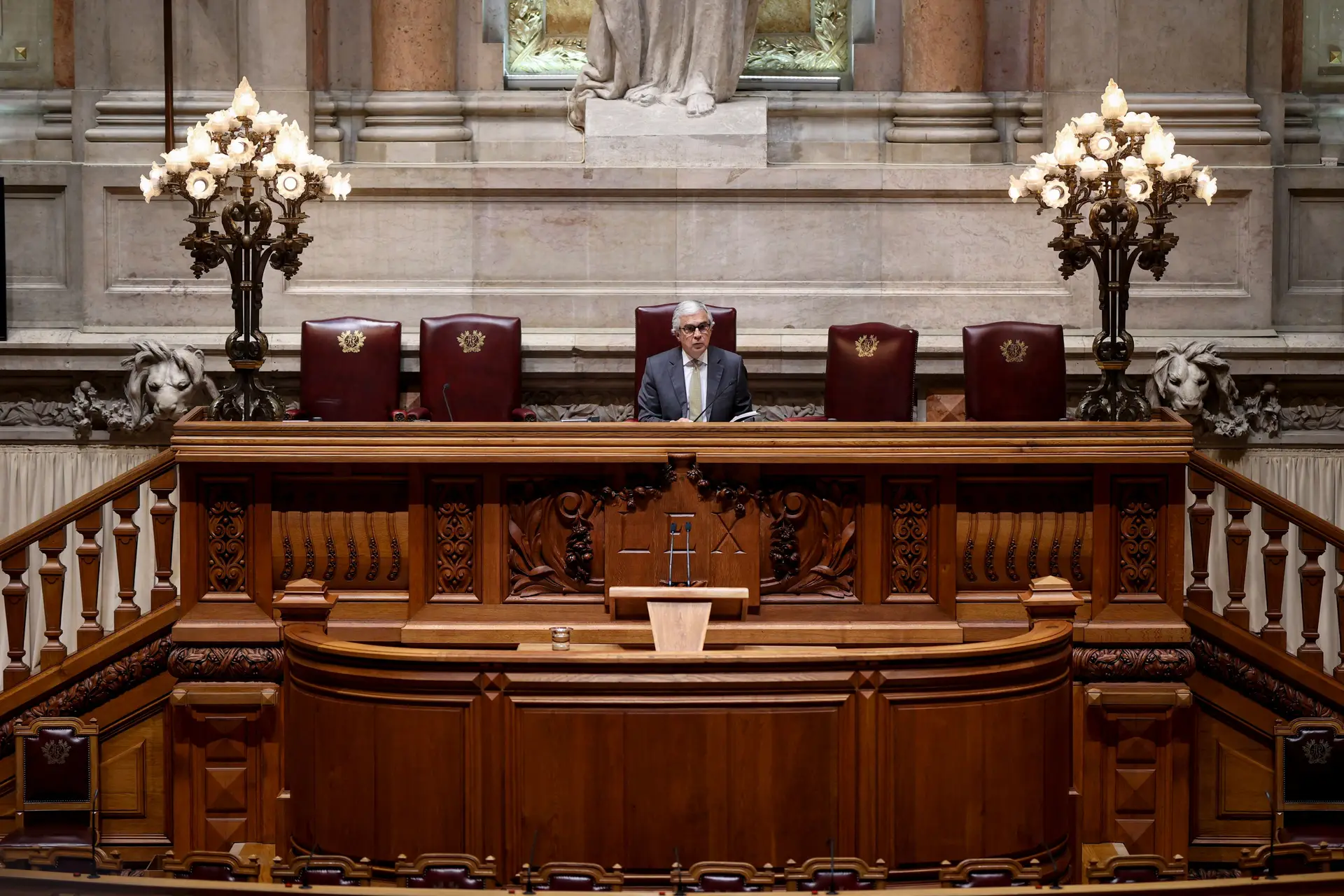 À 4.ª votação, Assembleia da República elege presidente e os quatro 'vices'