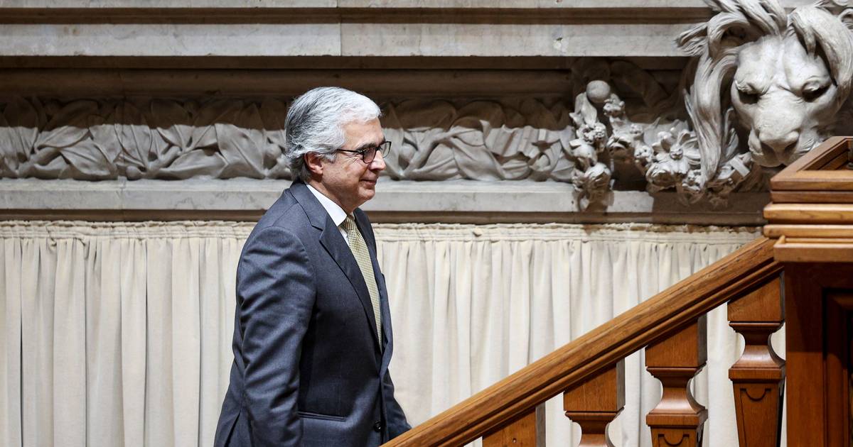 Aguiar-Branco dá seguimento a nova participação contra deputado do Chega