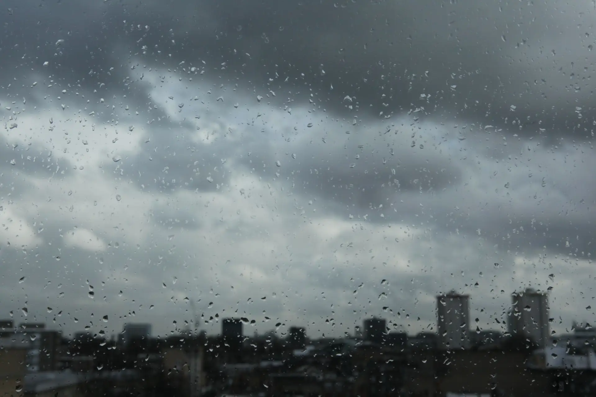 Chuva deixa quatro distritos sob aviso amarelo