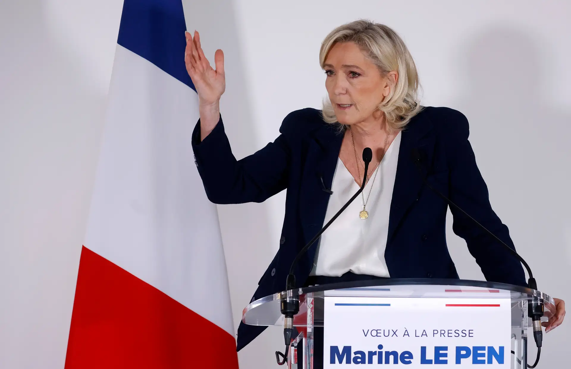 Marine Le Pen garante estar pronta para governar França - SIC Notícias