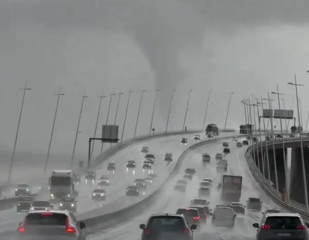 Um tornado em Lisboa: tromba de chuva registada no rio Tejo