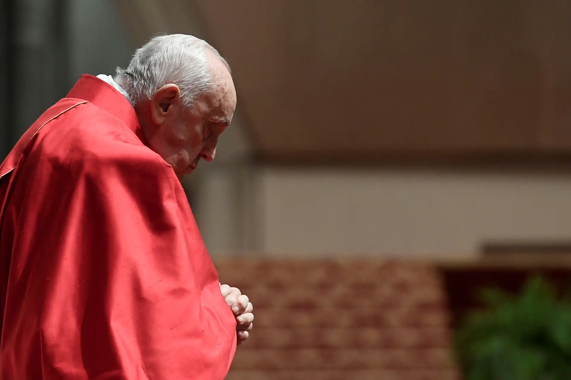 Vaticano confirma Papa na Vigília Pascal após cancelar participação na Via-Sacra