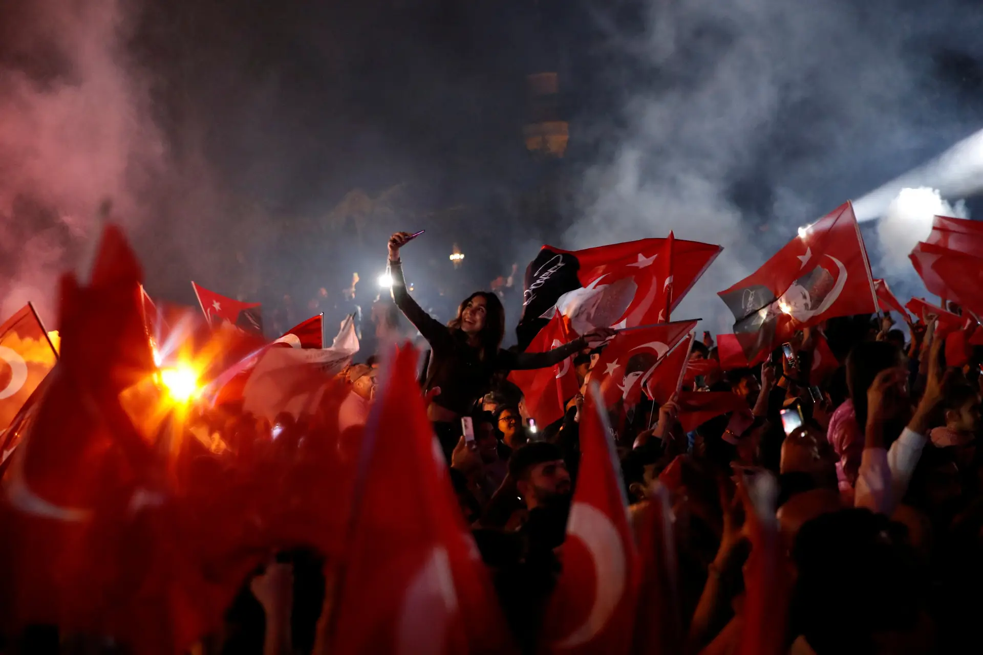 Eleições na Turquia: milhares de populares festejam nas ruas
