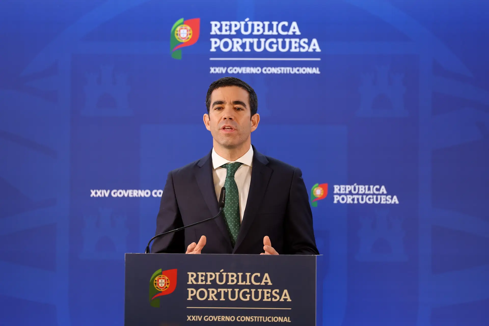 Polémica com Aguiar-Branco: ministro da Presidência recusa comentar incidente desta sexta-feira no Parlamento