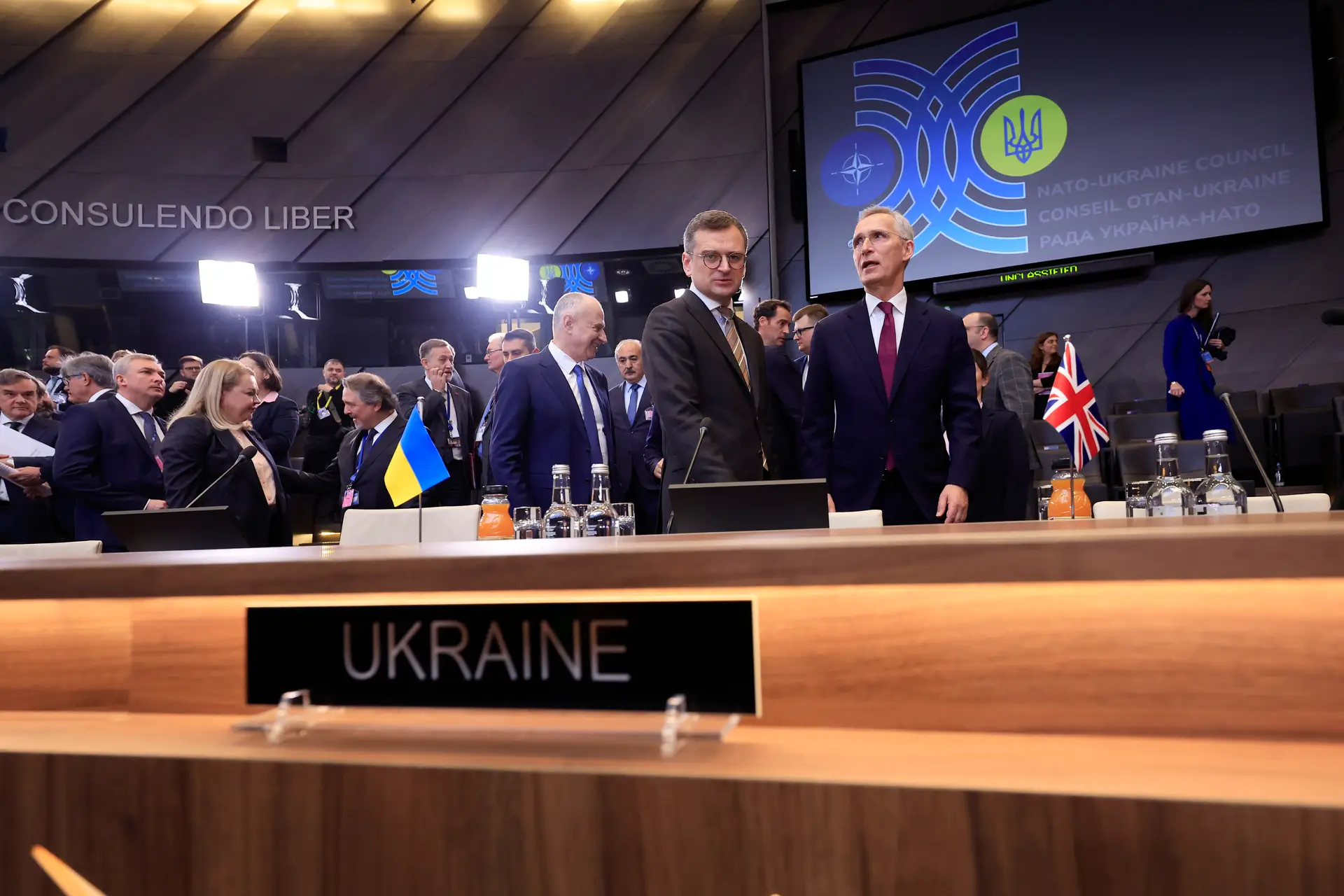 Sem querer "estragar a festa" da NATO, Ucrânia pede mísseis Patriot