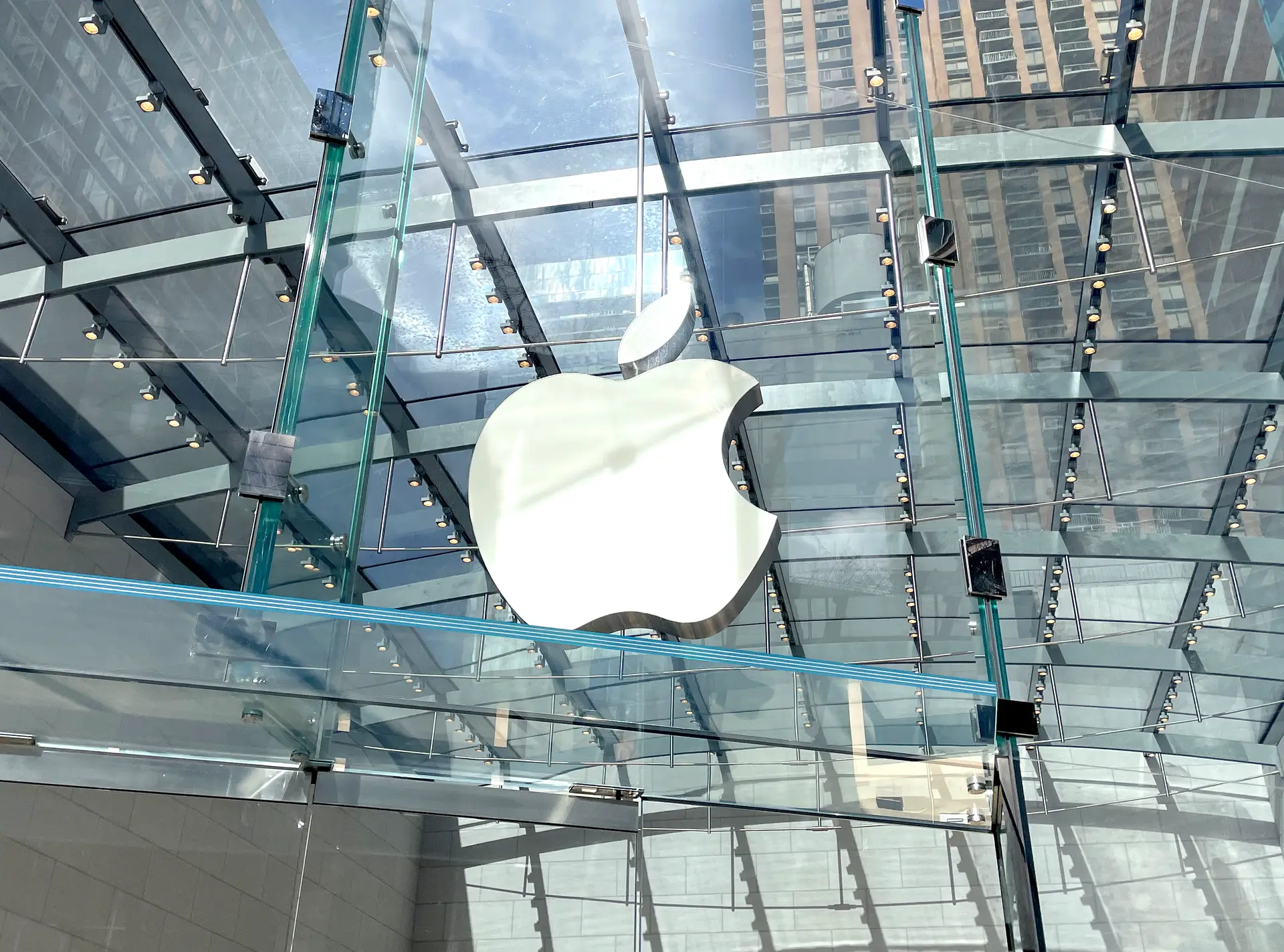 Eine Welle der Wut zwingt Apple, sich für die Anzeige zu entschuldigen