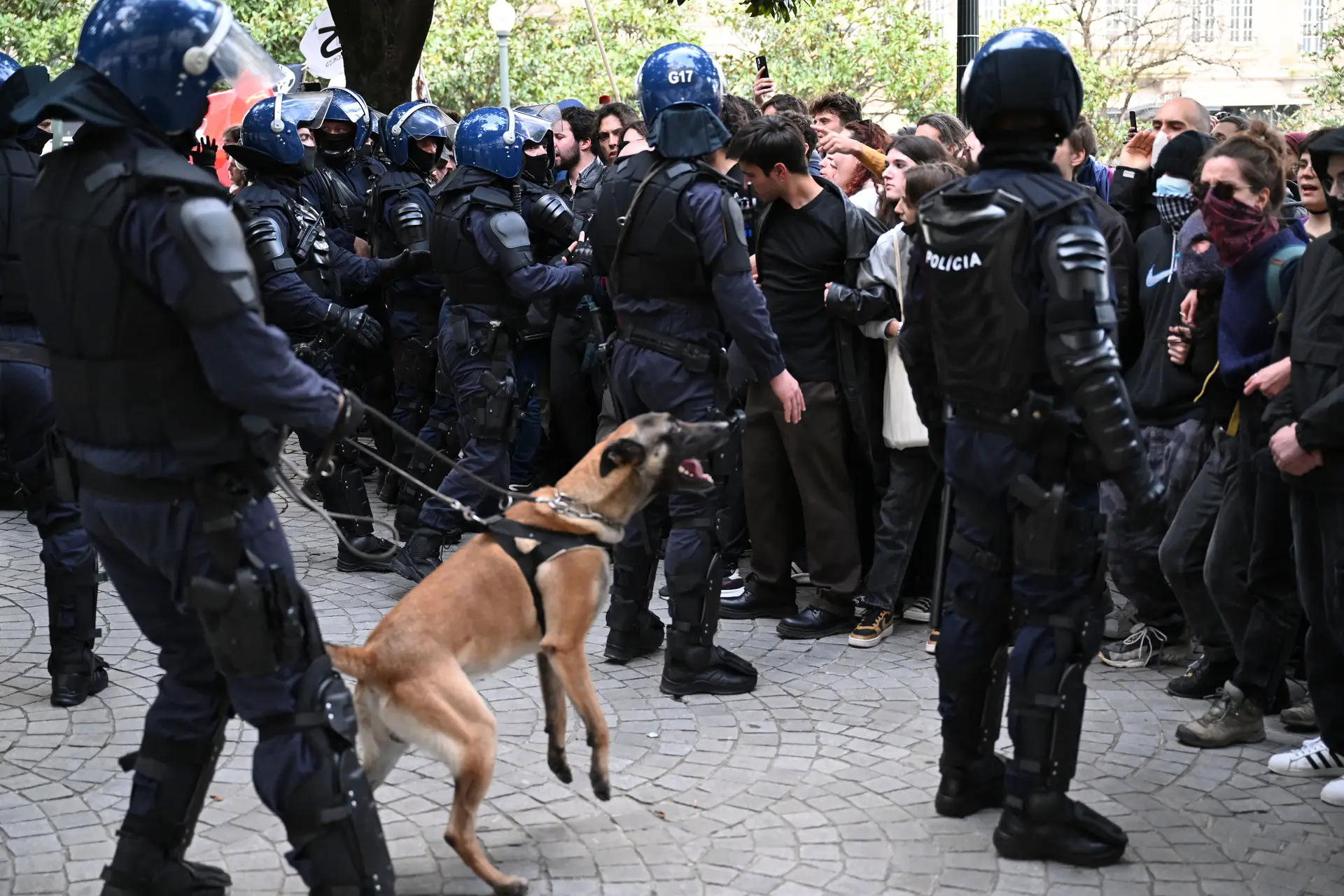 Protesto anti-imigração: pelo menos três detidos externos à manifestação