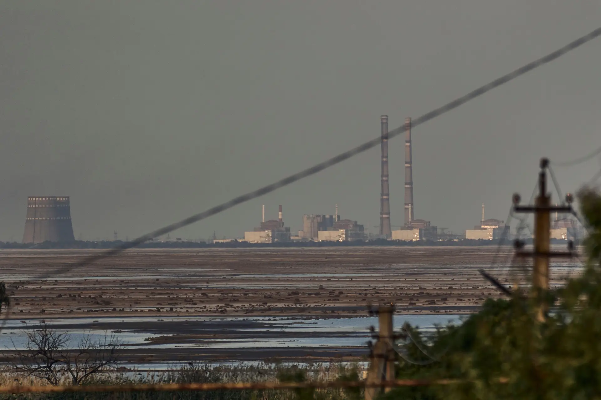 Ucrânia: registadas explosões junto a central nuclear de Zaporíjia